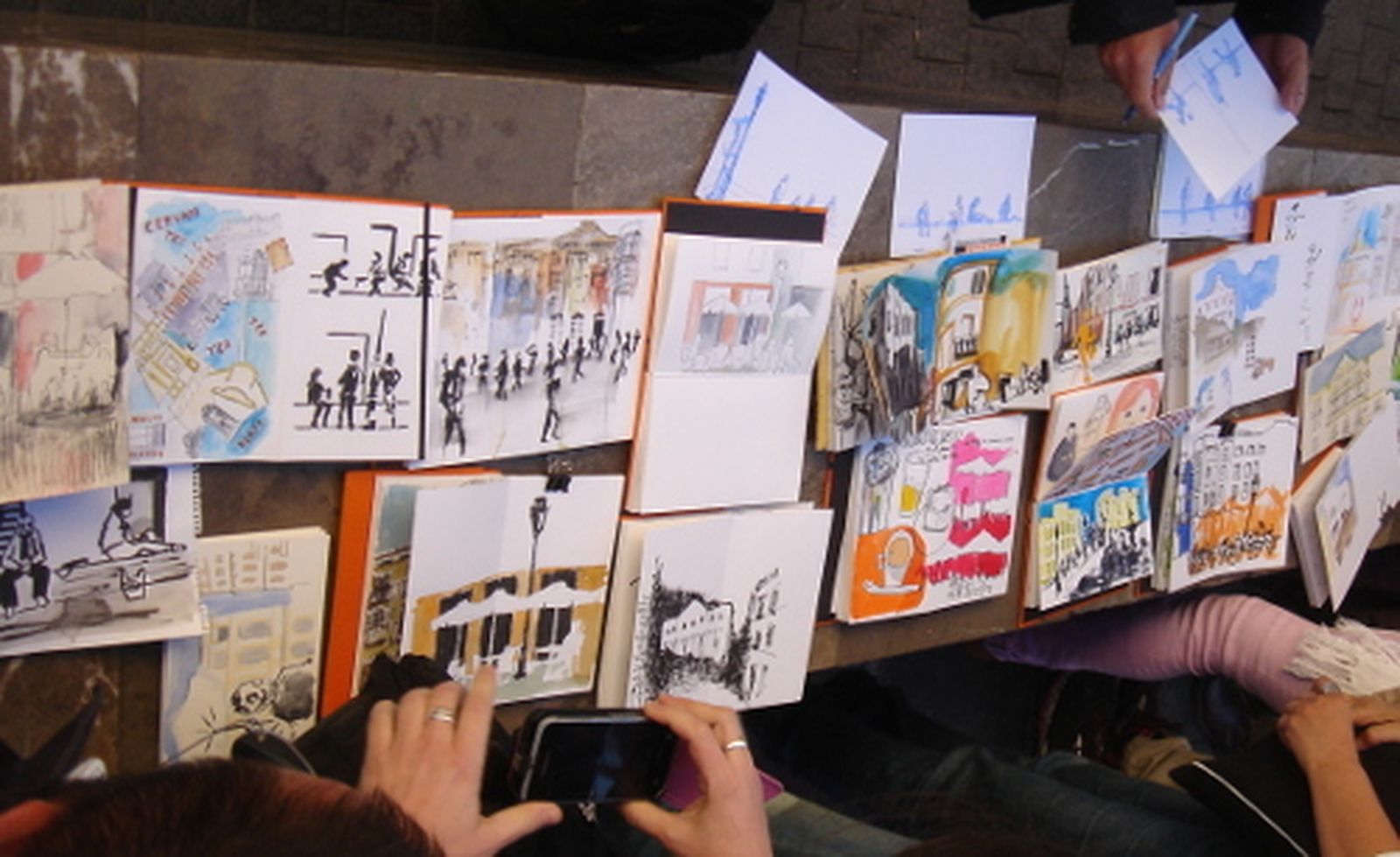 Cuadernos de una de las actividades en las que se explica el concepto 'Urban Sketcher'