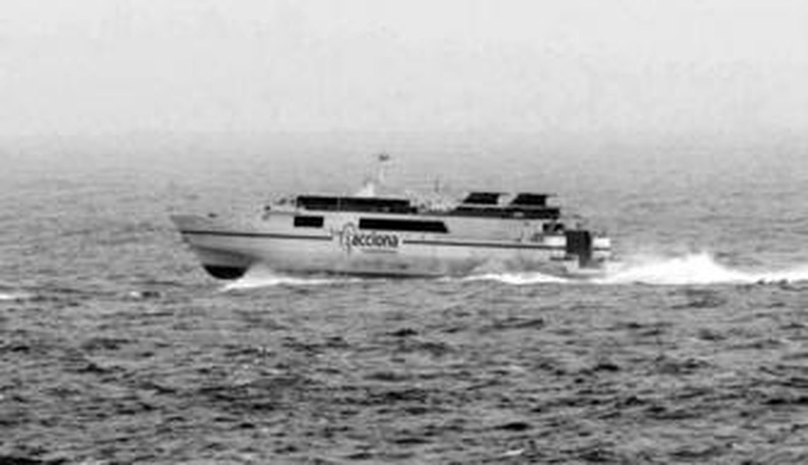 El buque 'Milenium', realizando uno de sus viajes con destino a Ceuta.