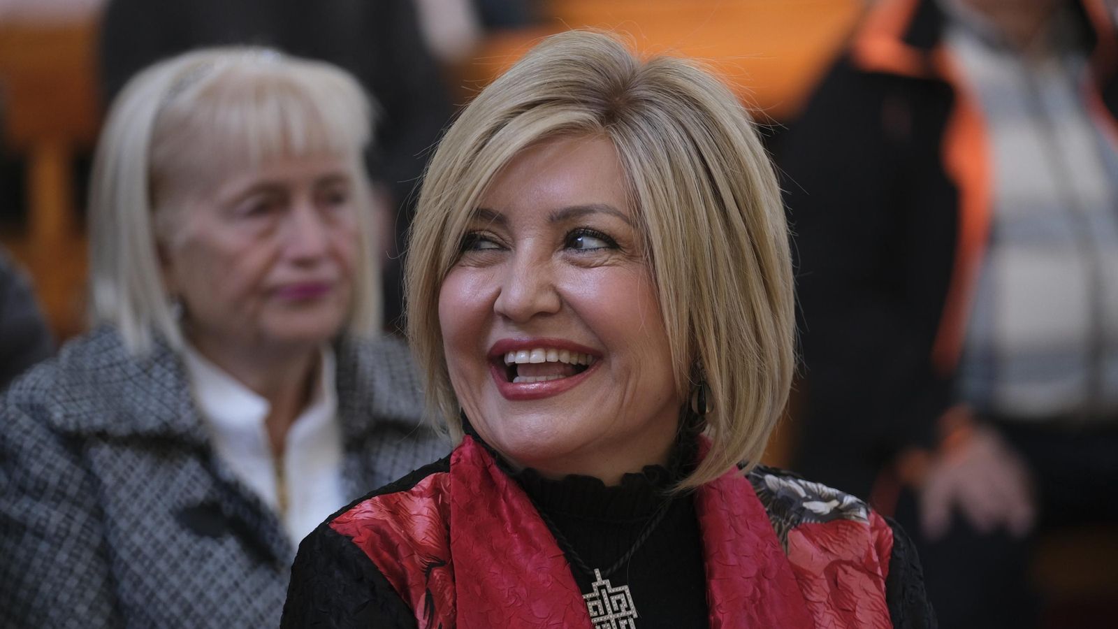 Carmen Borja, hija de Roque y Carmen, muy feliz.