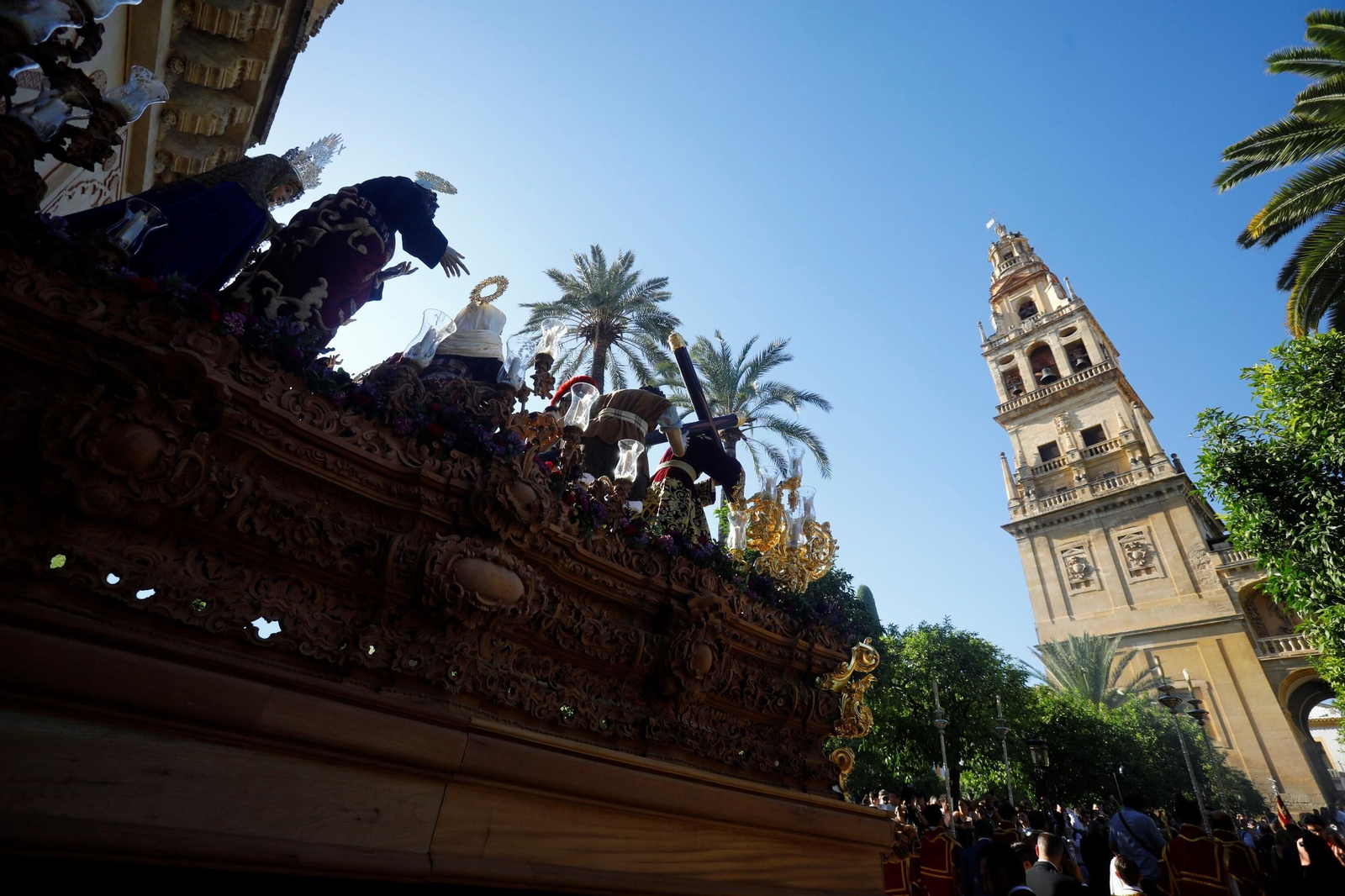 Las mejores fotos de los traslados de regreso de las hermandades tras el Magno Vía Crucis de Córdoba