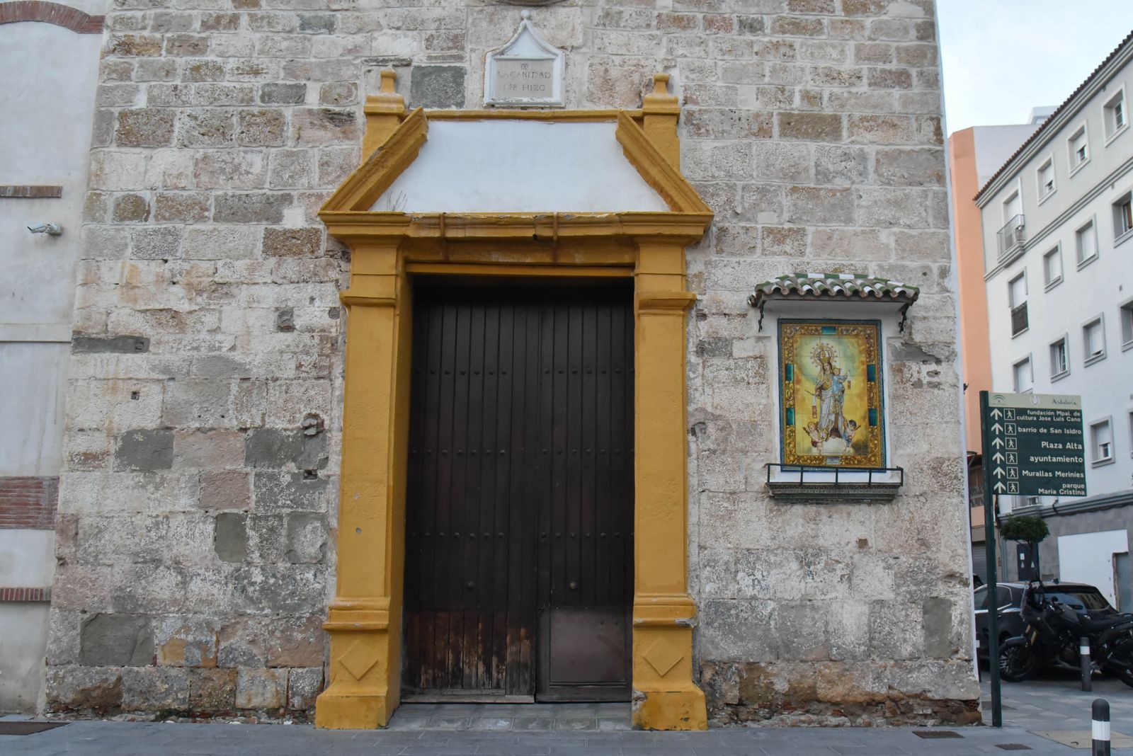 La entrada de la capilla de San Antón, en la plaza Juan de Lima.
