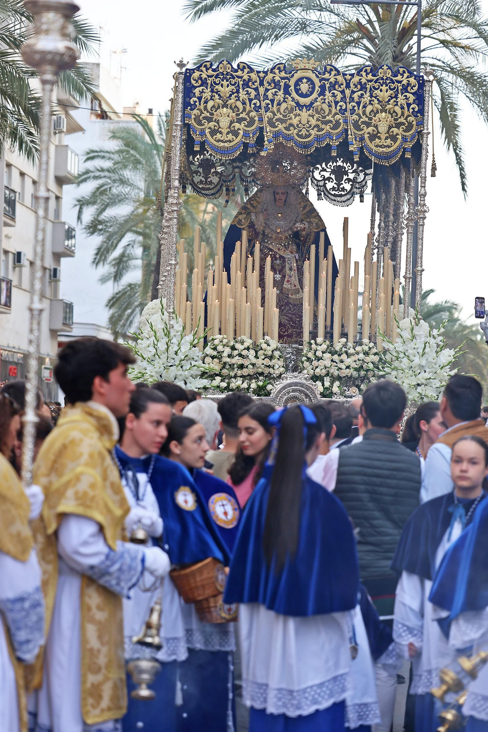 Imágenes de la VIrgen de Los Dolores por su barrio de las Colonias