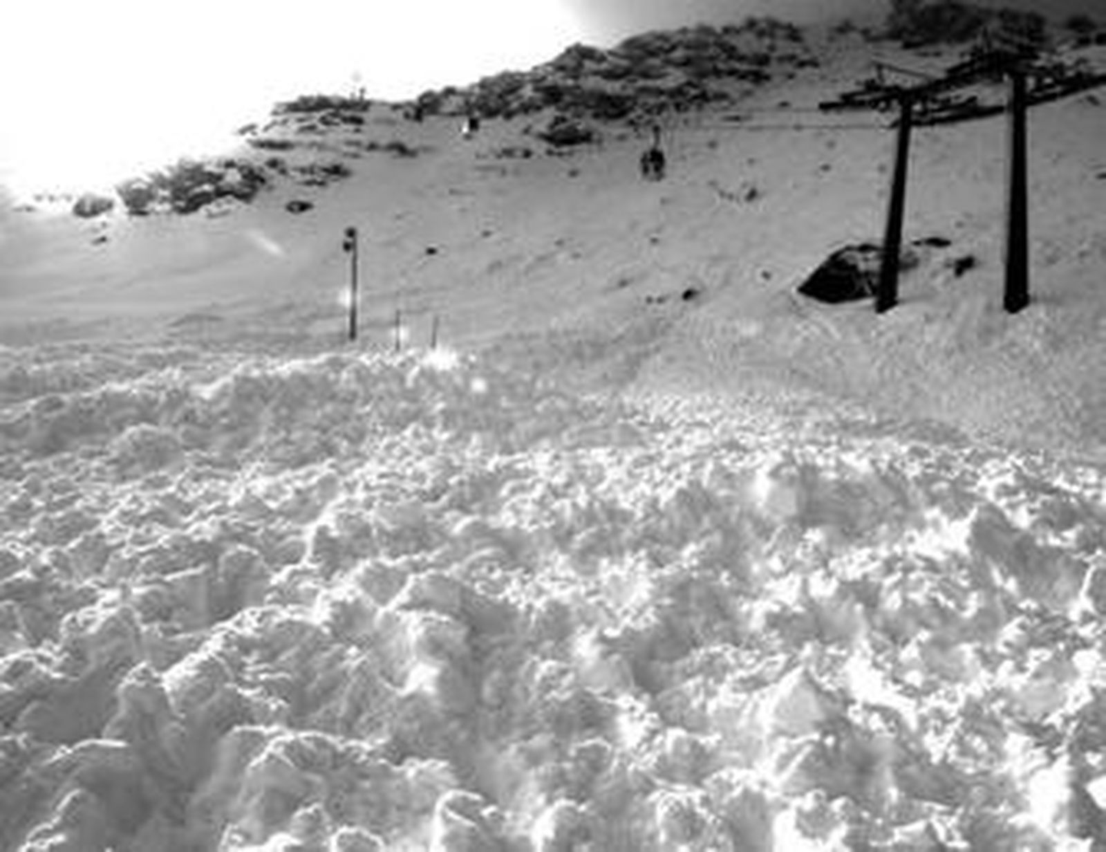 Un esquiador, accidentado en una avalancha que él mismo provocó