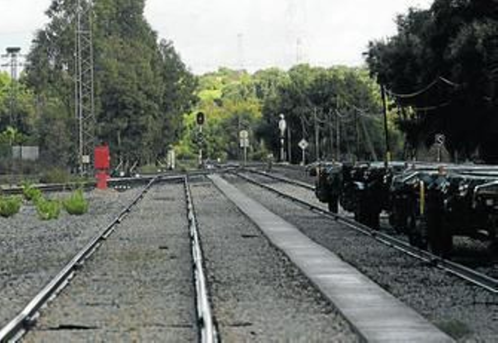 Imagen de las vías del tren a su paso por la Estación de San Roque, en foto de archivo.