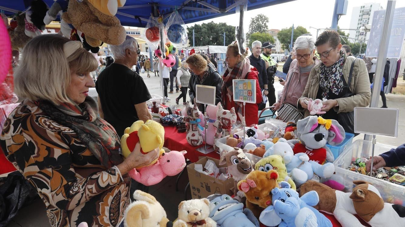 Las fotos de Reyes Magos 98, durante el mercadillo solidario para la recogida de juguetes