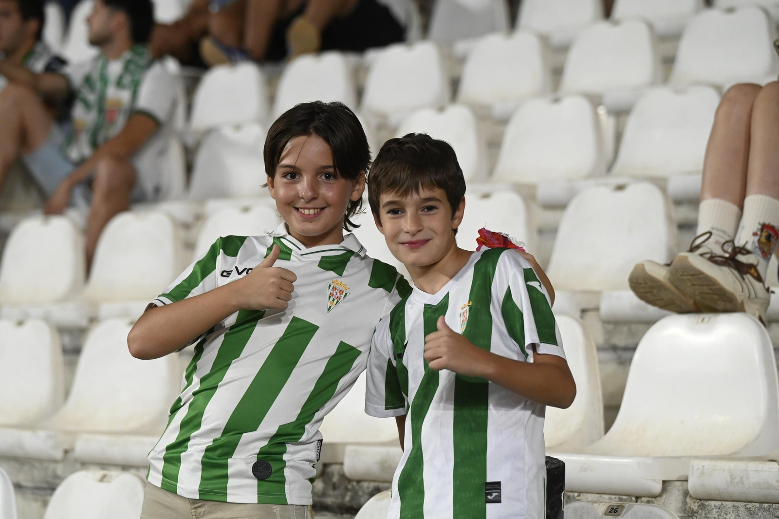 Las mejores fotos del ambiente en El Arcángel para el Córdoba CF - Racing de Santander