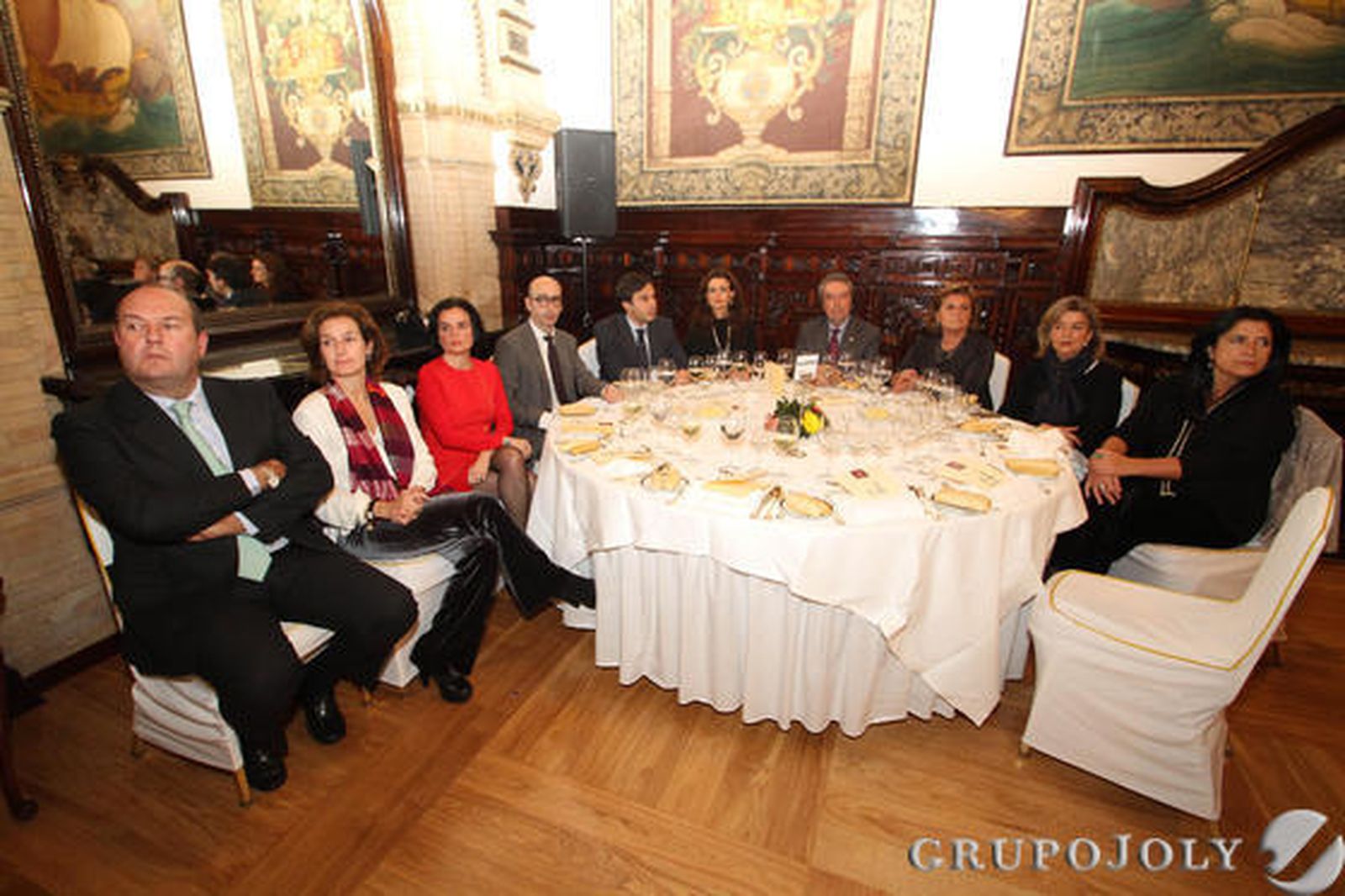 Joaquín Gonzalo, Marta Ybarra, Isabel Guardia, Juan Ramón Rincón, Juan María González Mejías, Silvia Gómez, Fernando González Prada, Olivia Luque, Elena Cano y Pilar Rodríguez./ Antonio Pizarro/Juan Carlos Vázquez/ Juan Carlos Muñoz/Belén Vargas