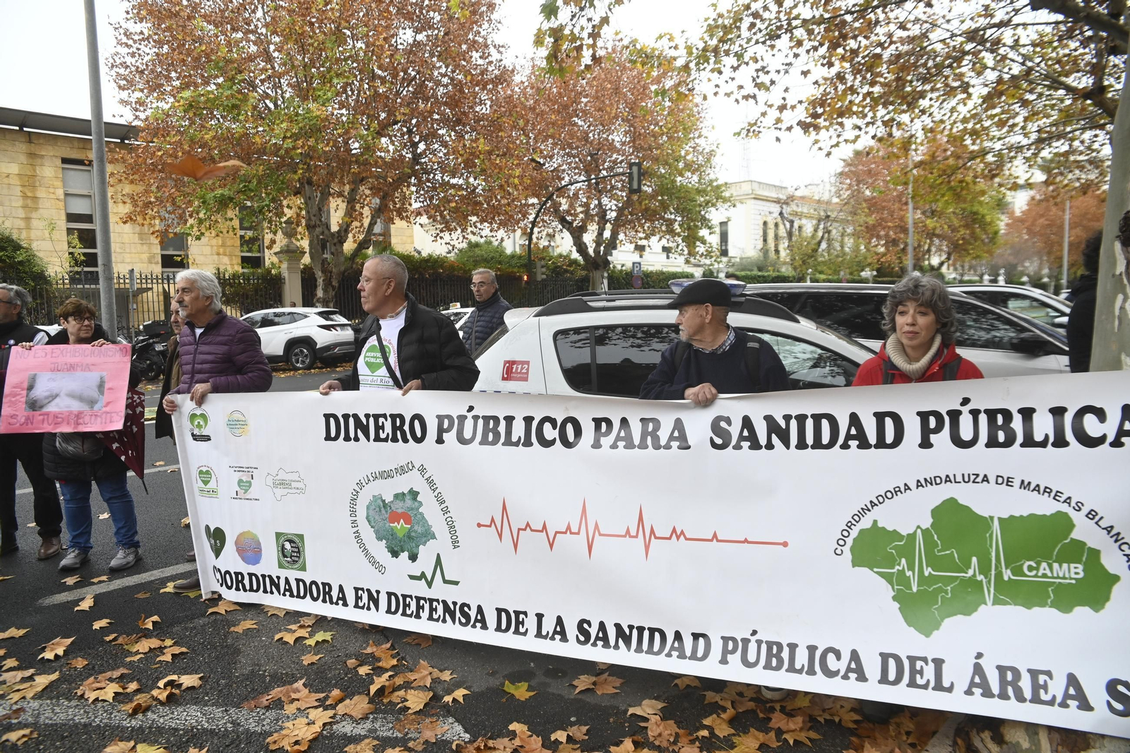 Juanma Moreno presenta en Córdoba su libro 'Manual de convivencia', en imágenes