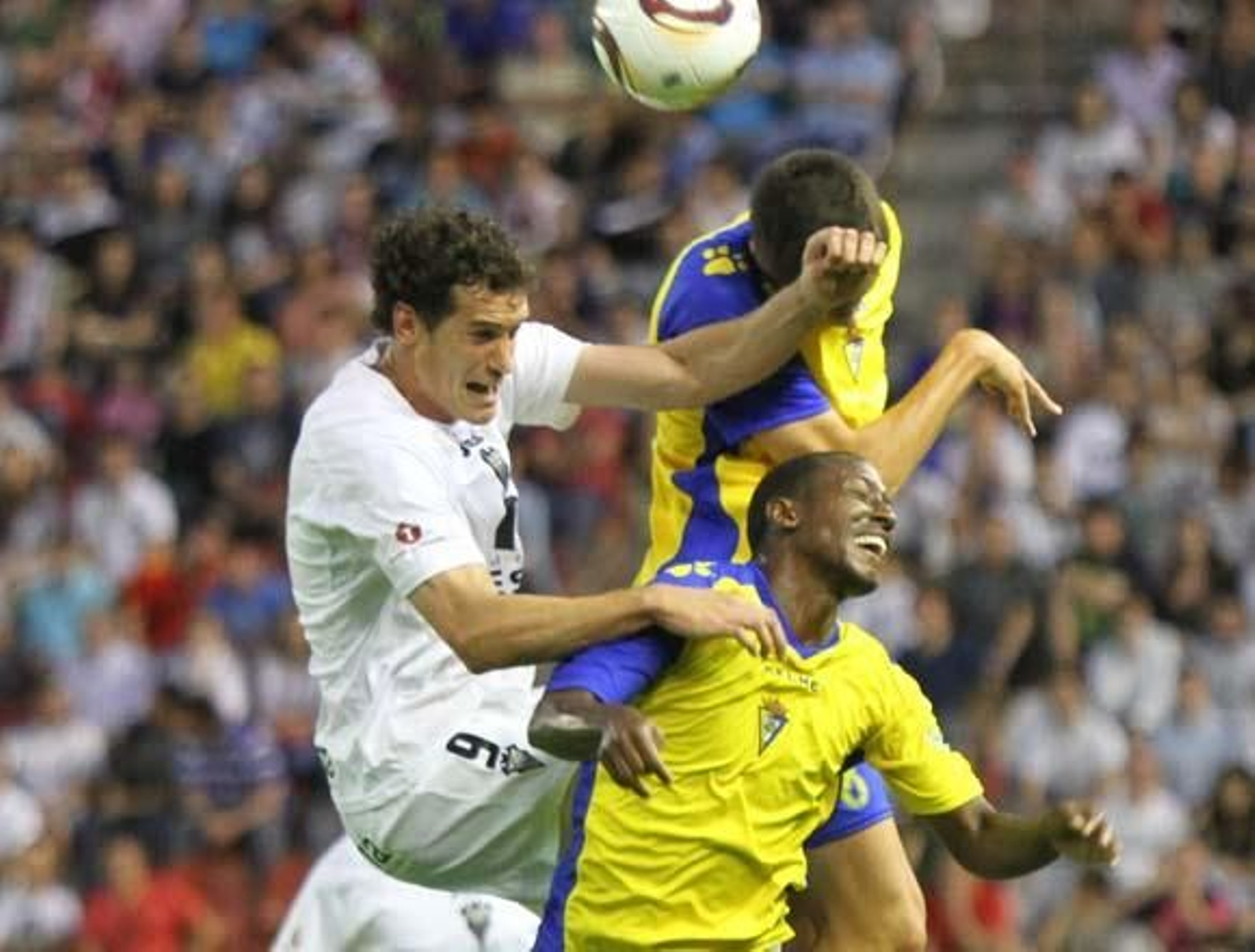 Camille, con una costilla rota, baja para lo que resta de temporada