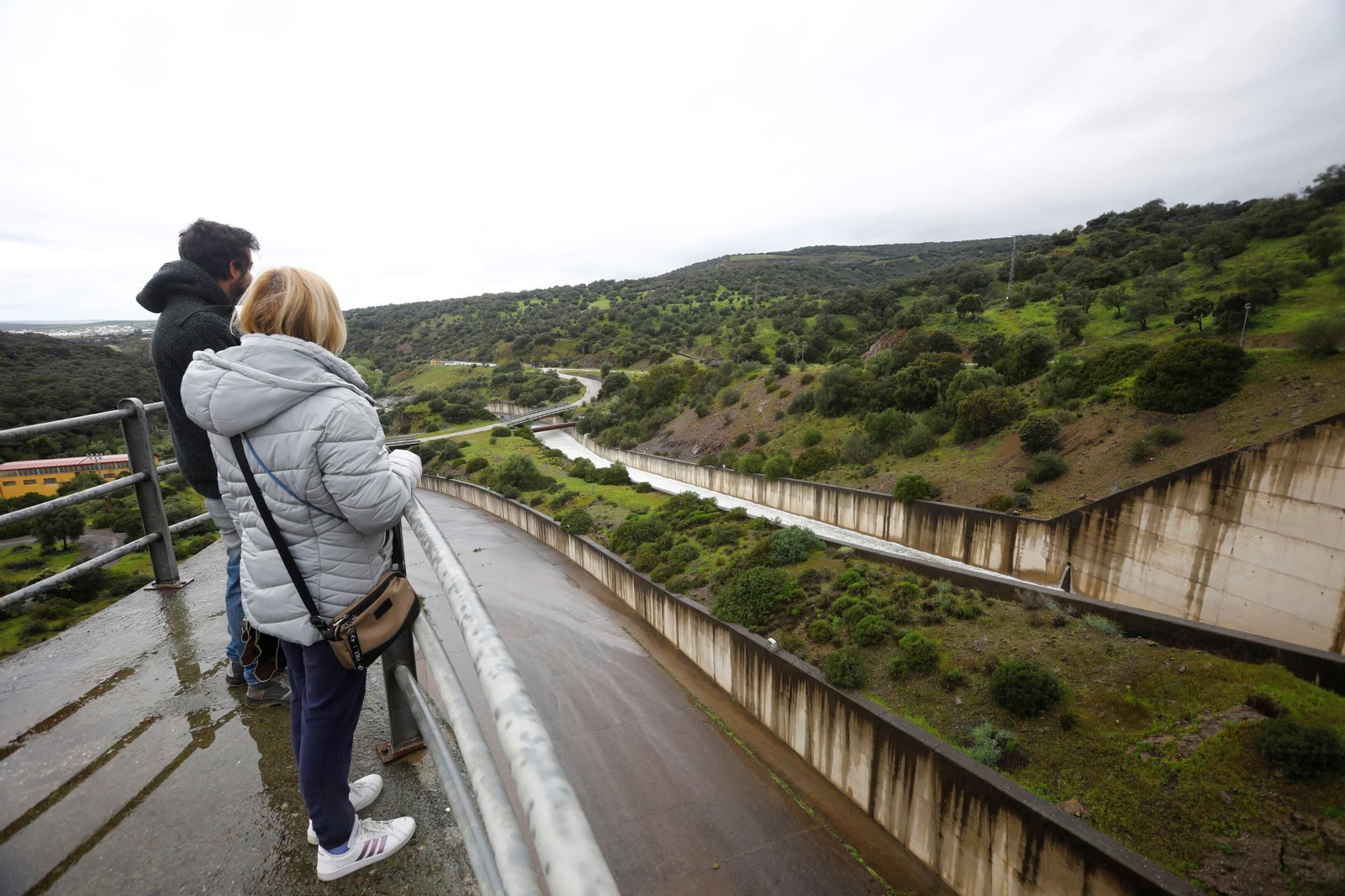 El desembalse del pantano de Navallana, en imágenes