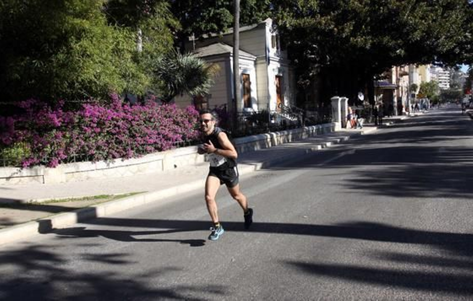 El buen tiempo ha acompañado a los 722 atletas inscritos en la prueba, aunque el fuerte viento de poniente ha dificultado el recorrido de vuelta y ha impedido que se registraran mejores marcas. 

Foto: Migue Fernandez