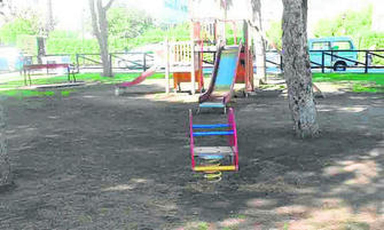 Zona infantil cuyo estado denuncia el PSOE.