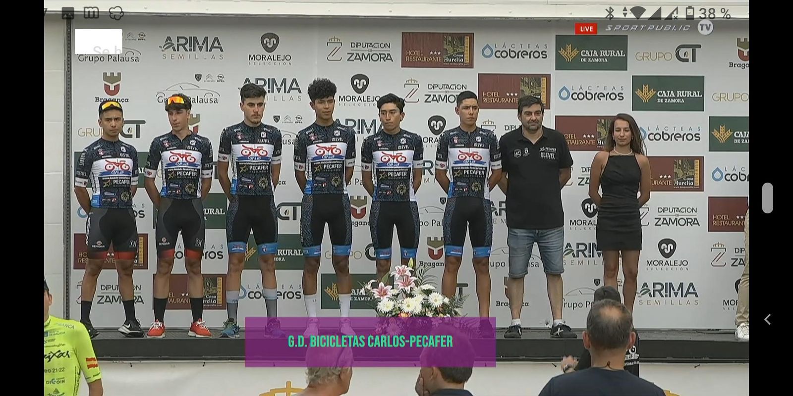 Raúl Craviotto, con su equipo en el podio de Zamora.