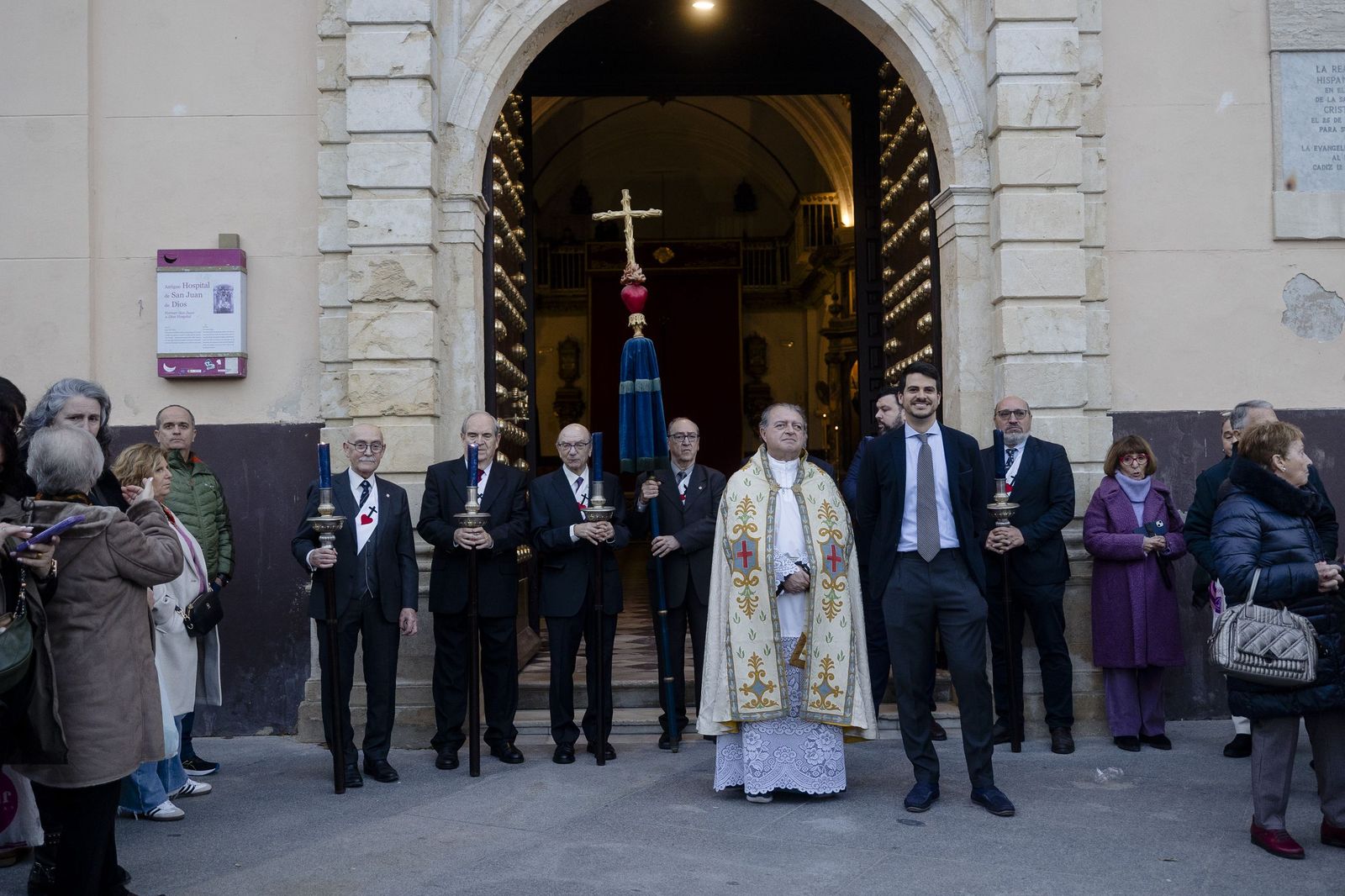 Las imágenes de los traslados de las cofradías de Santa Cruz