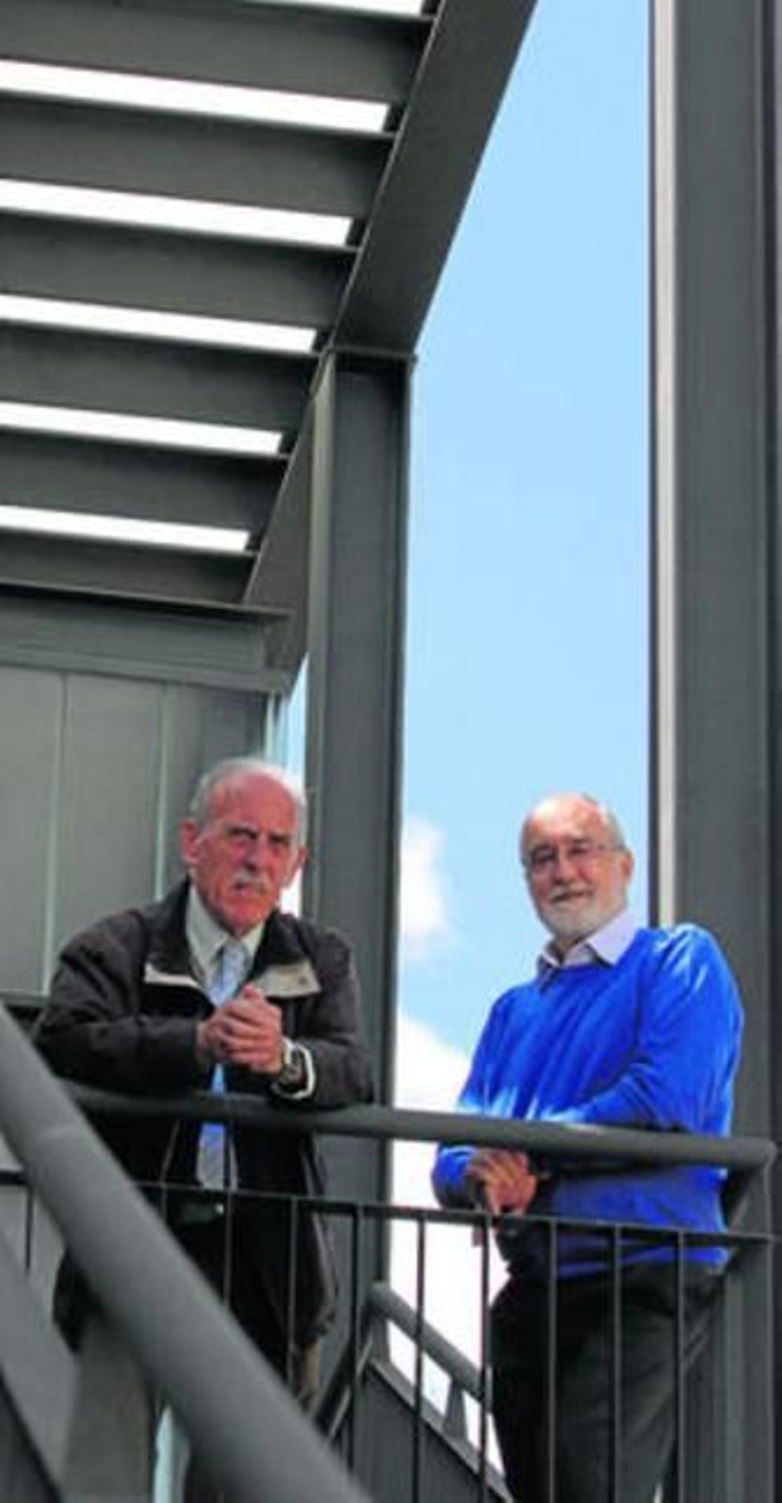 José Rosado y José María Porta Tovar, en el Colegio de Médicos.