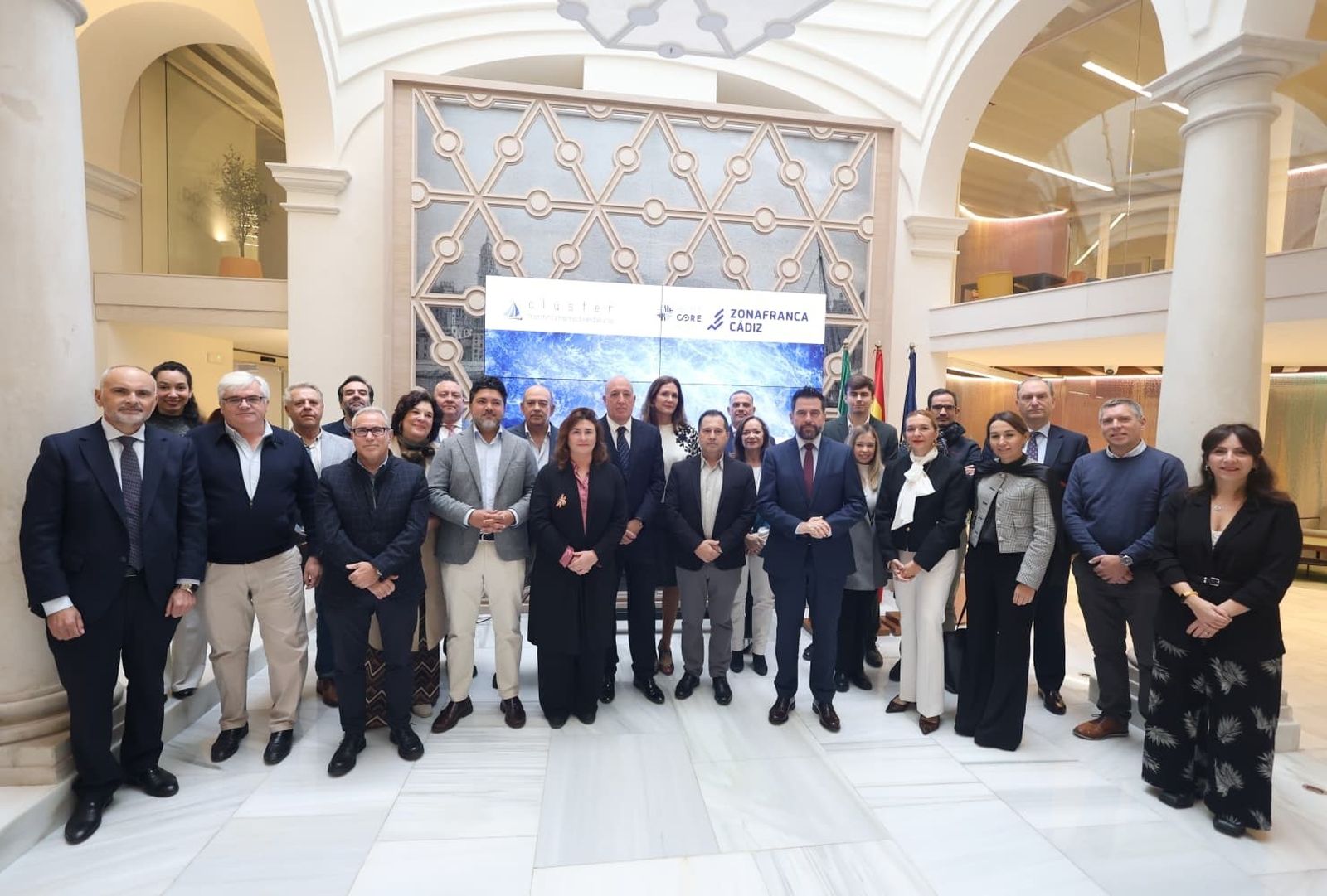 Foto de familia previa a la presentación de la iniciativa 'Blue Core en ruta'.