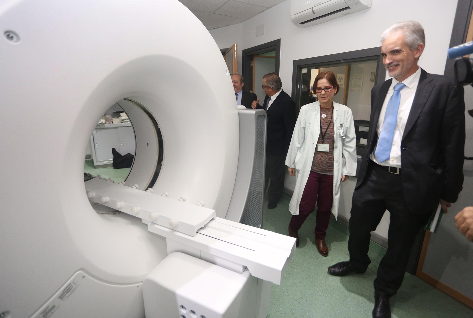 Visita del consejero de Salud el Complejo Hospitalario onubense, el pasado mes de noviembre.