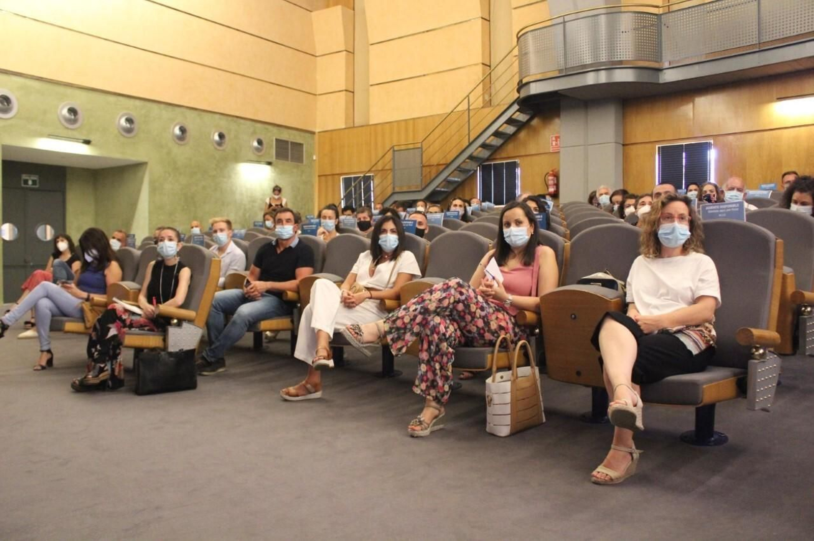 Algunos de los asistentes al encuentro entre representantes de la comunidad educativa y alcaldes.