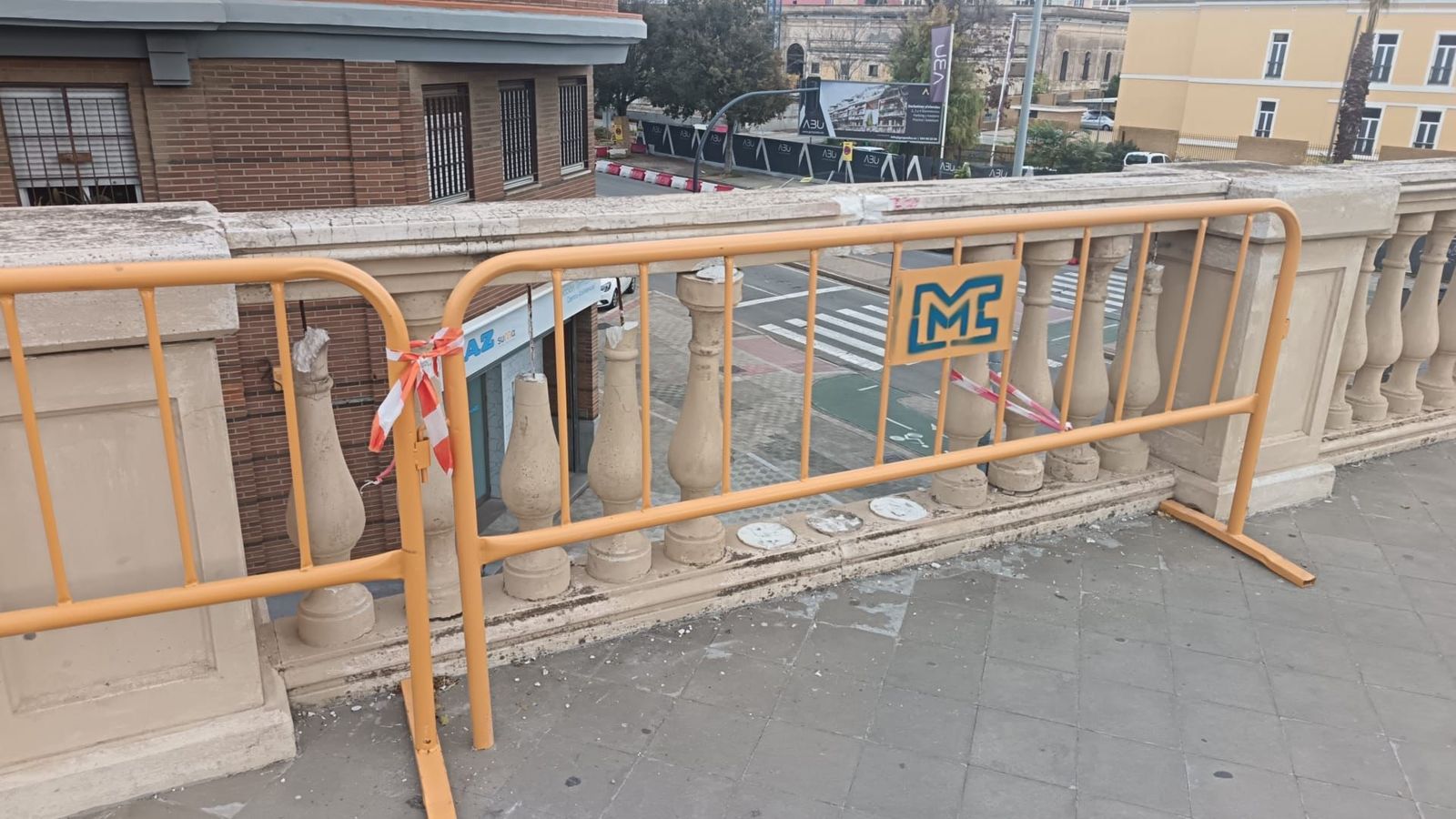 Martín Casillas se ha hecho cargo de la reposición de las piezas con el contrato de conservación de monumentos de Sevilla