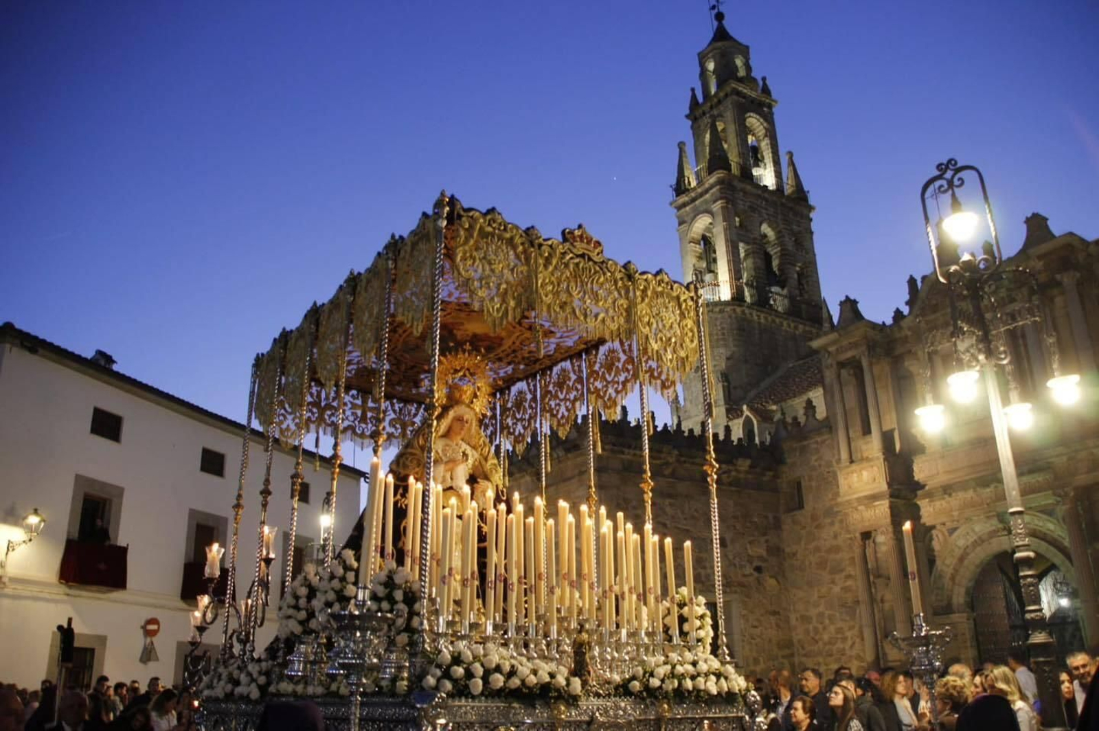 Jueves Santo en Hinojosa del Duque: La procesión del Huerto y los Dolores, en imágenes