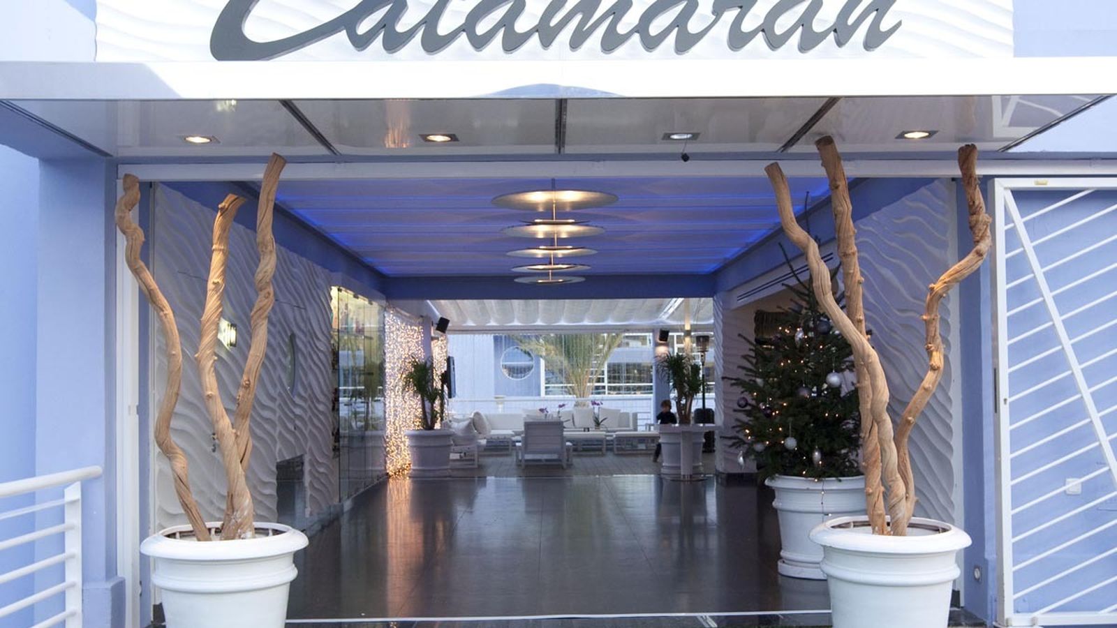 Acceso al restaurante Catamarán en Almería