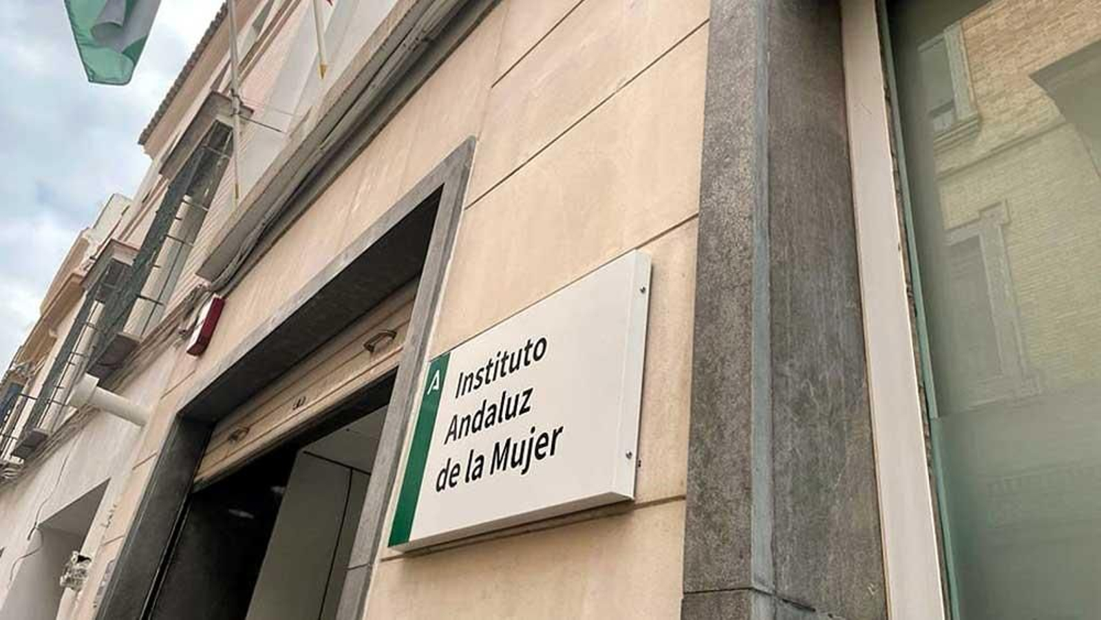 Fachada del Instituto Andaluz de la Mujer