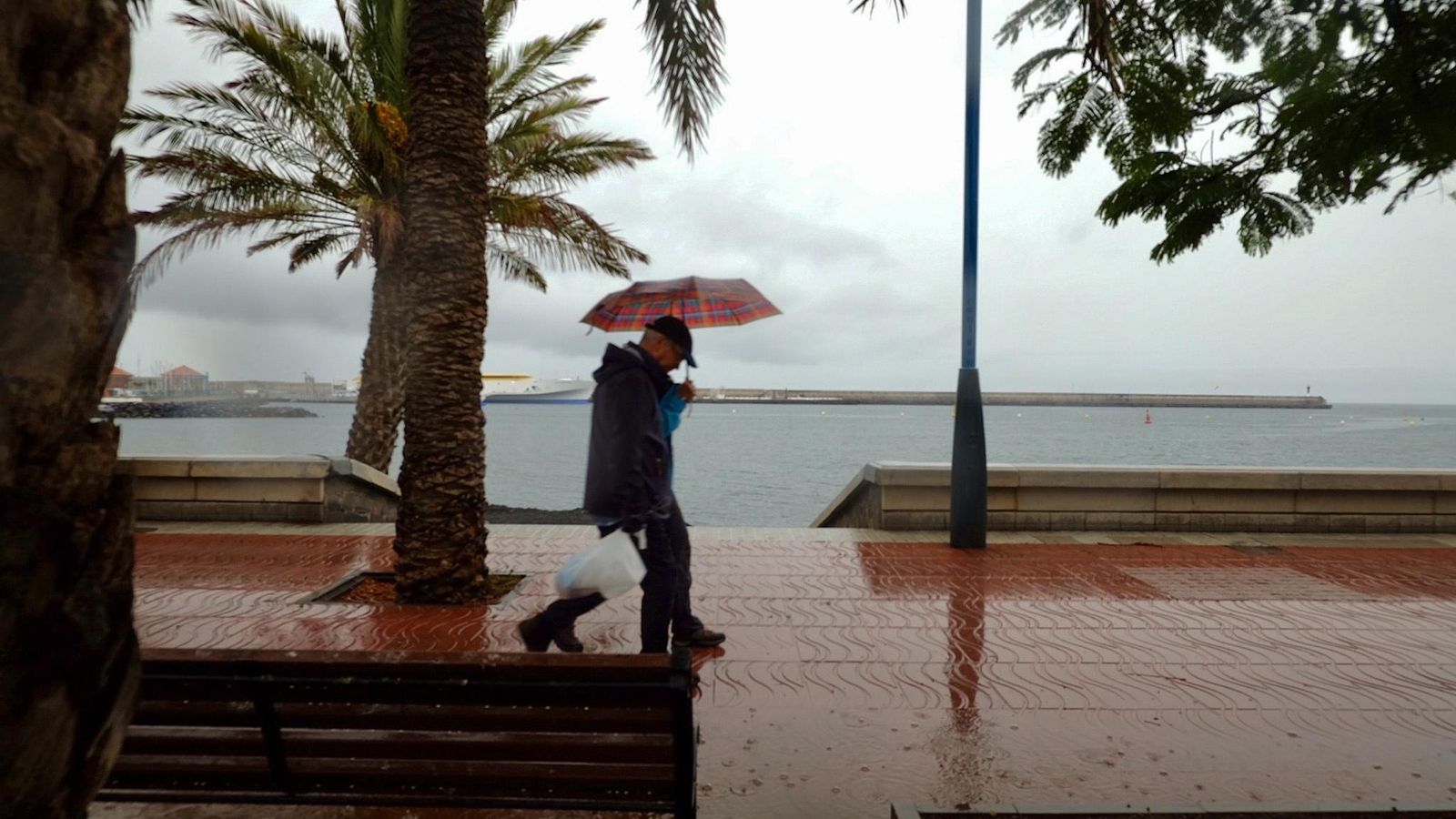 La tormenta ya ha hecho acto de presencia en Las Palmas.