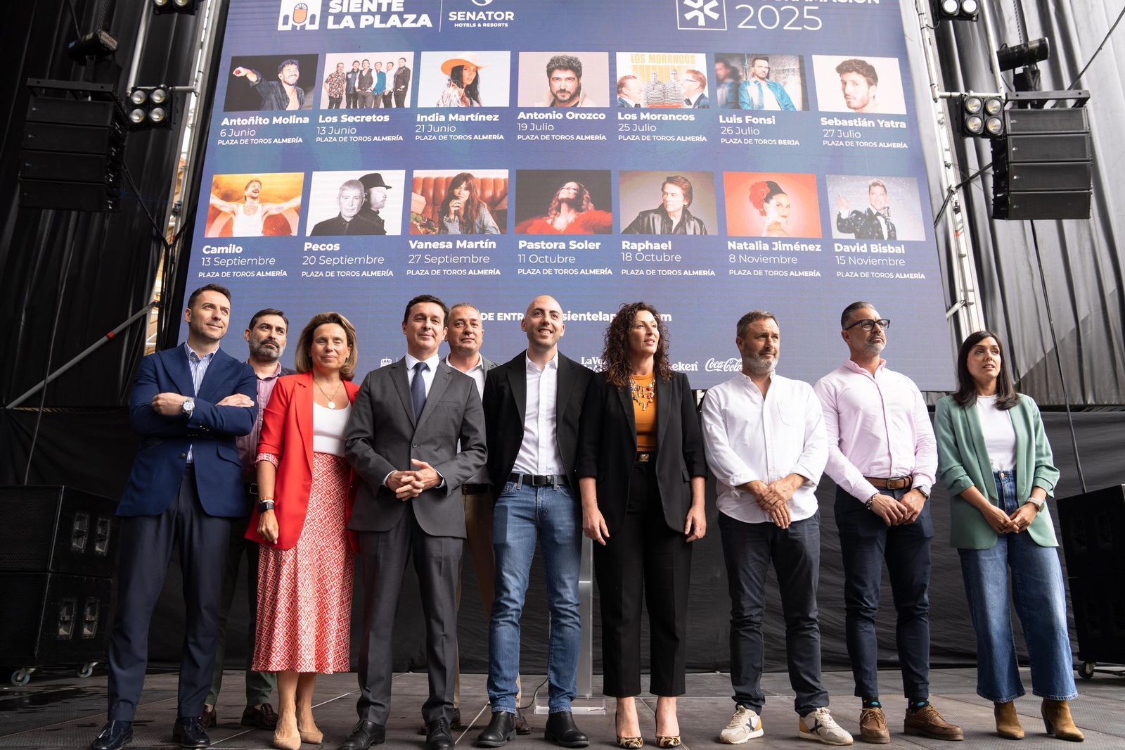 Autoridades, organizadores y patrocinadores en la presentación del proyecto ‘Siente la plaza’ para este año.