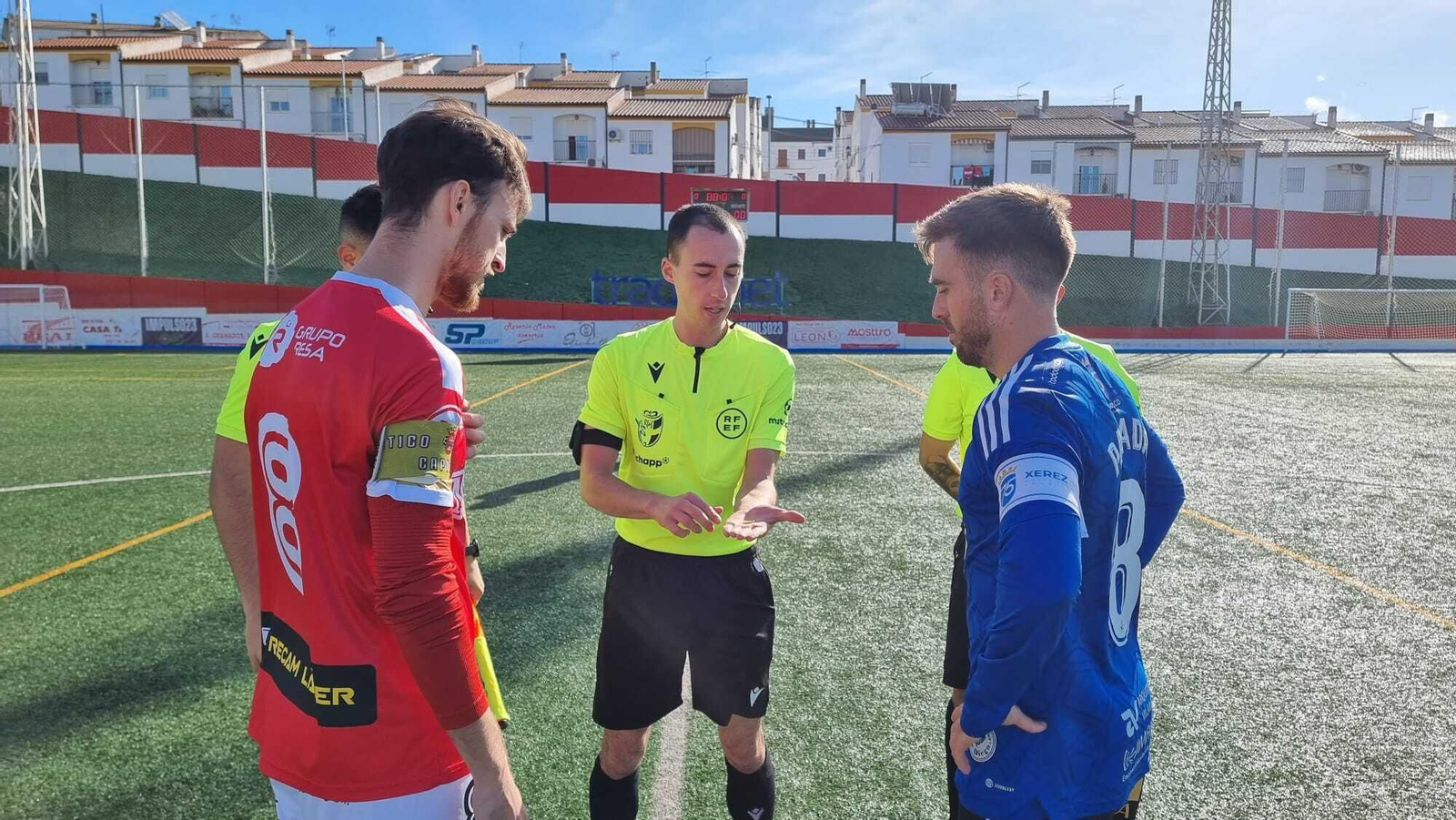 Jose Parada y Antolín con Rodríguez Caparrós en el sorteo de campo en Espiel. Jose Parada y Antolín con Rodríguez Caparrós en el sorteo de campo en Espiel.