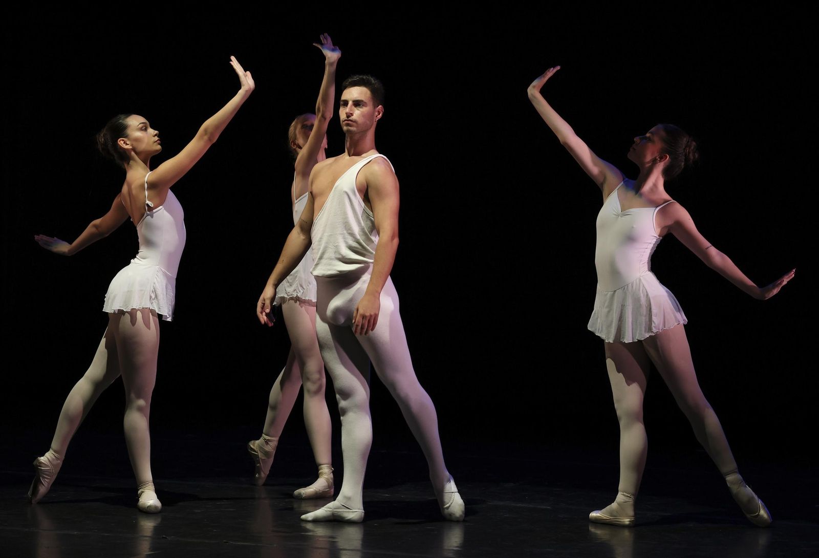 La danza alza el vuelo en el Conservatorio Ángel Pericet de Málaga, en imágenes
