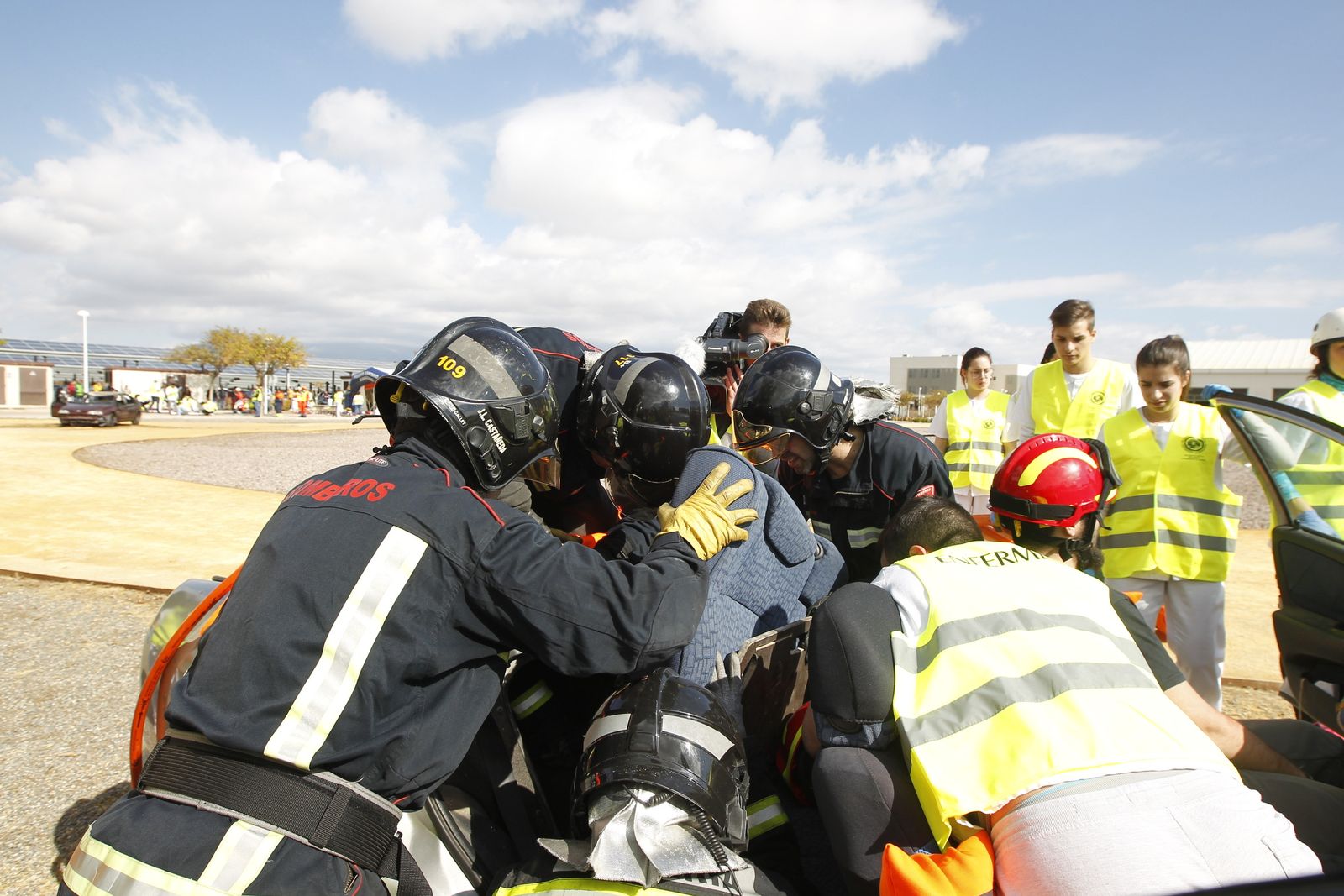 Las imágenes del simulacro de accidente con víctimas en la UAL