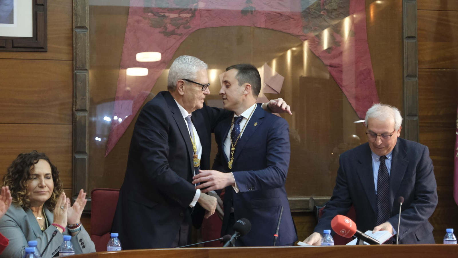 Imágenes de la investidura del nuevo Alcalde de Vera, Alfonso García Ramos