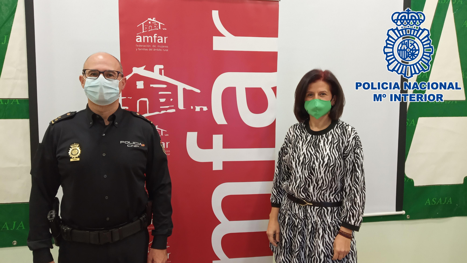 La Policía Nacional participa en una jornada de sensibilización organizada por AMFAR de Almería