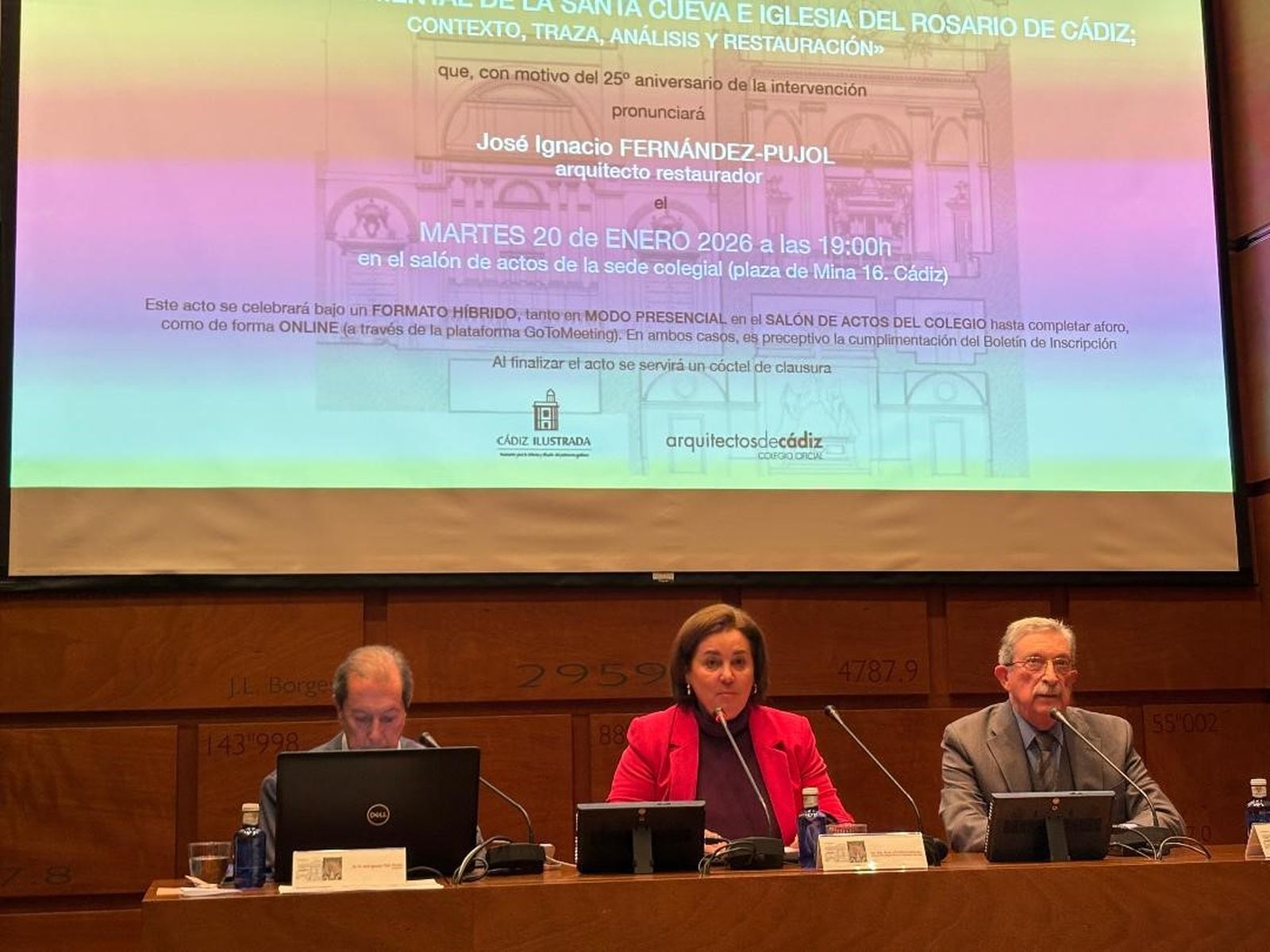 José Ignacio  Fernández-Pujol, Paula Vilches y Miguel García, durante el acto en el Colegio de Arquitectos.