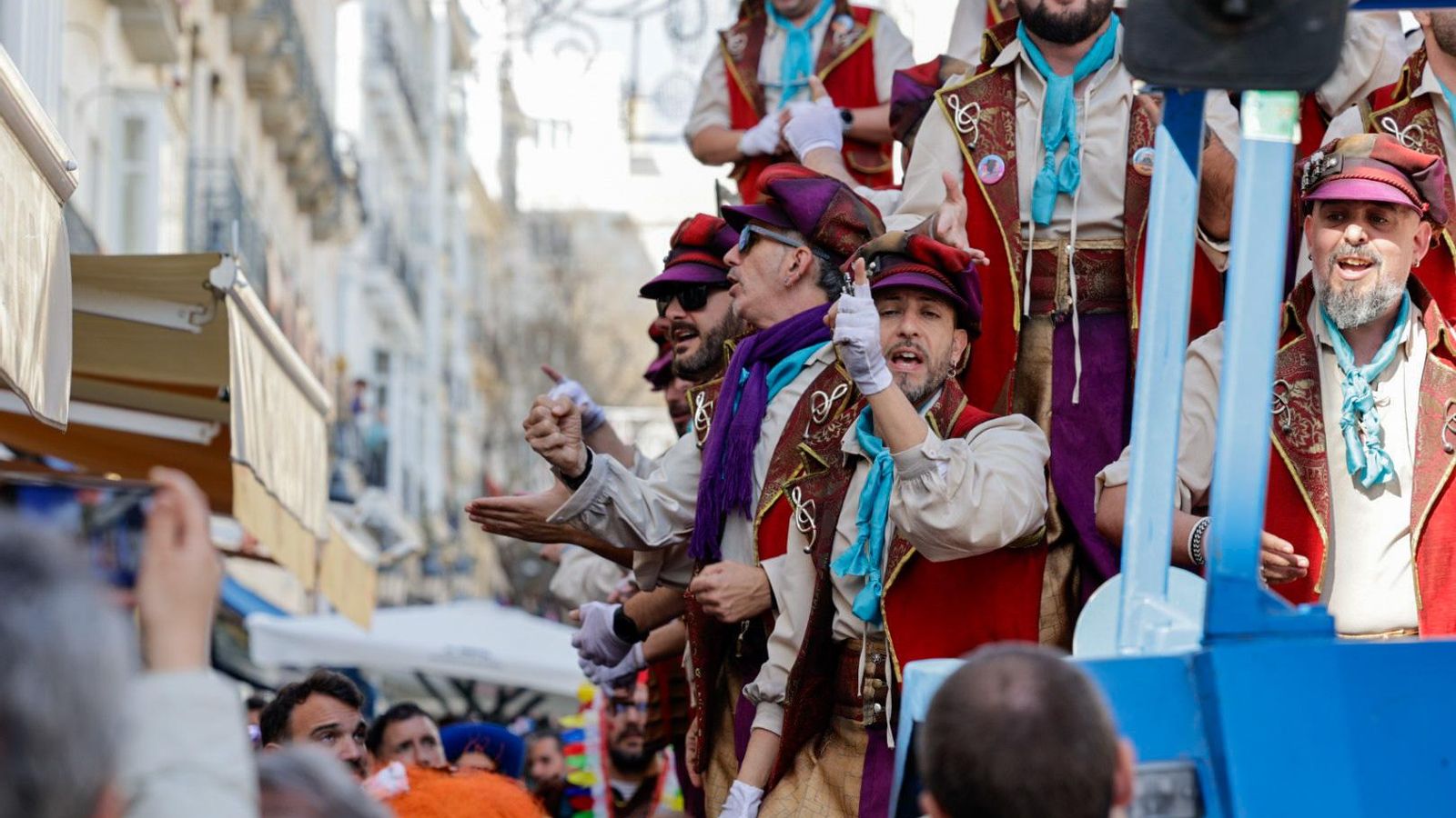 Las mejores imágenes del primer domingo de Carnaval de Cádiz