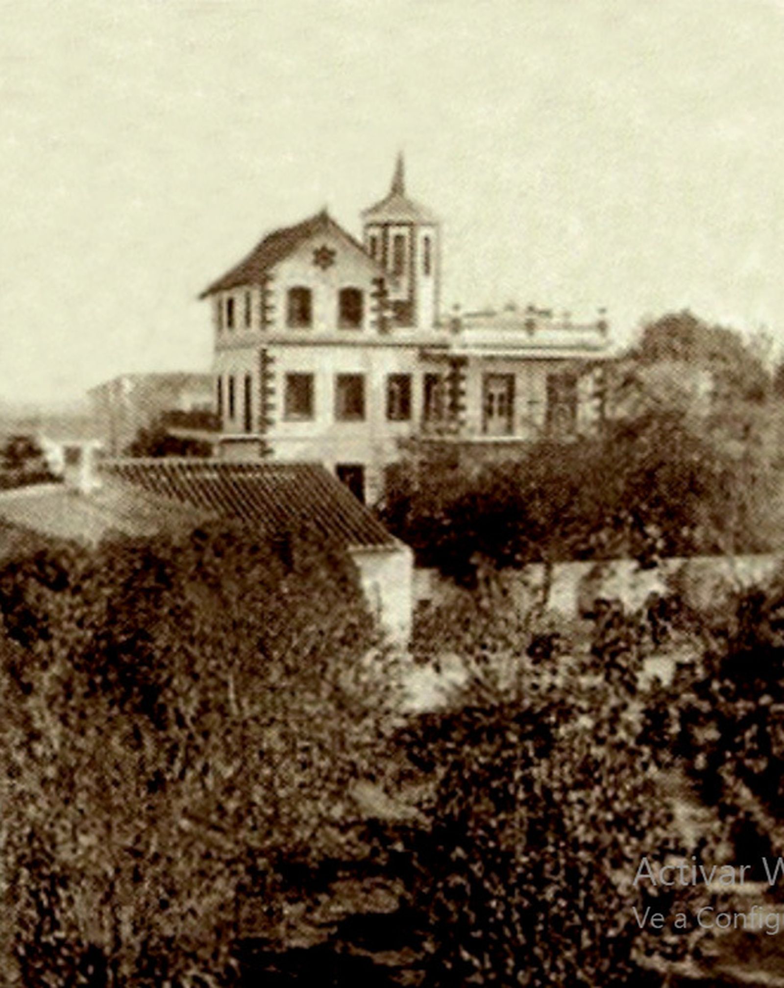 Villa de Adolfo Rugeroni. Fotografía de la segunda década del siglo XX. (Tomada de La arquitectura inglesa en el Campo de Gibraltar, pág. 120).