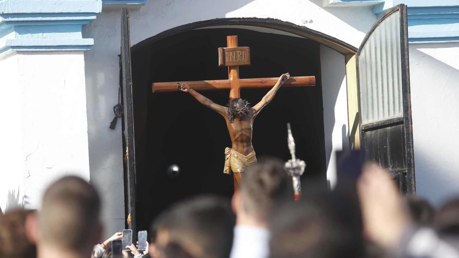 Fotos del Viernes Santo en La Línea: Cristo del Mar y Luz y Esperanza Nuestra, Soledad y Santo Entierro, Cristo del Amor y Misericordia y Amargura.