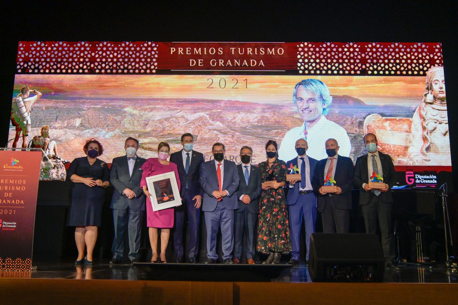 Foto de familia de todos los premiados