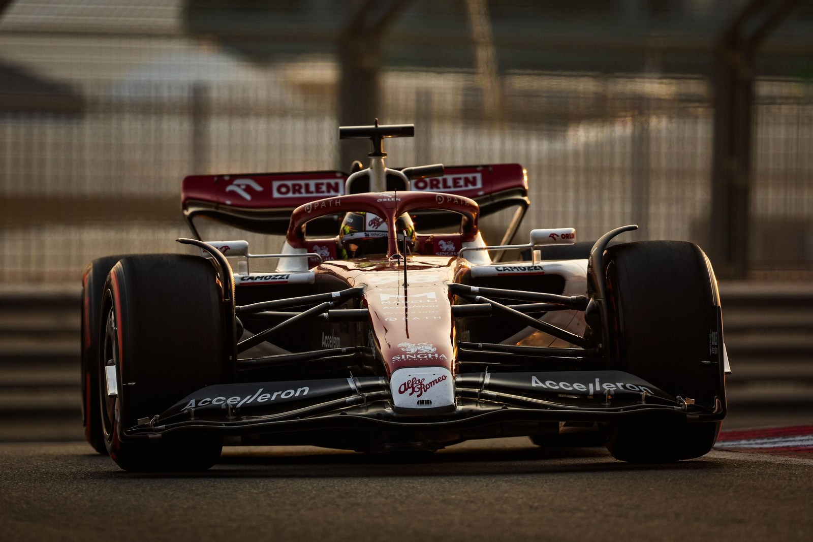 Las escuderías de  Fórmula uno se prueban tras el fin de temporada