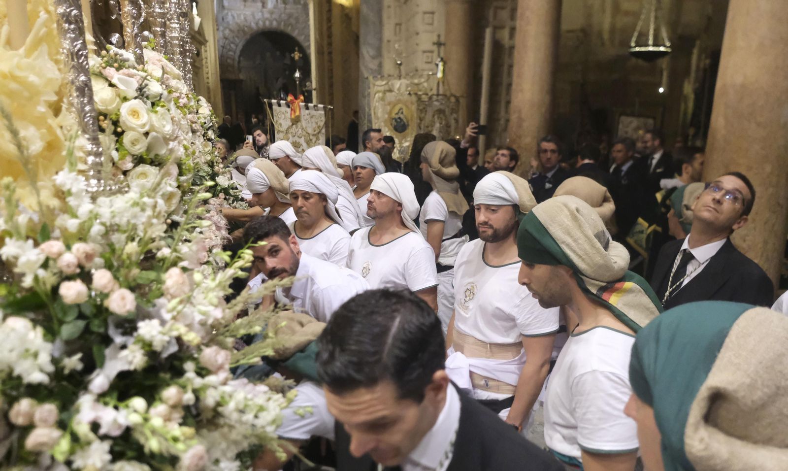 La procesión de la Virgen de la Paz tras su coronación pontificia en Córdoba, en imágenes