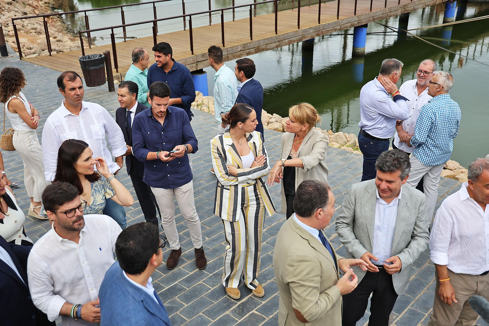 Imágenes de la firma con alcaldes de 34 municipios los convenios del programa 'Tu Diputación Invierte'