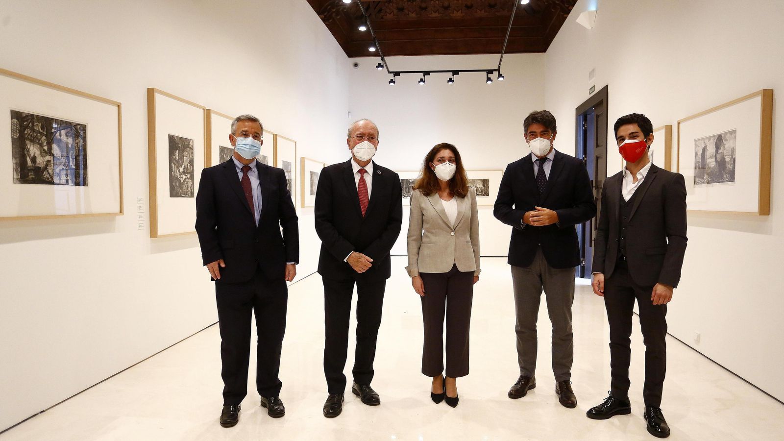 Responsables del museo y autoridades, este jueves, en la inauguración de la exposición.