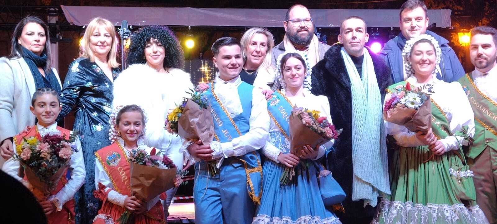 Las coquineras y coquineros de 2023, con la asociación de coquineras y miembros del equipo de gobierno.