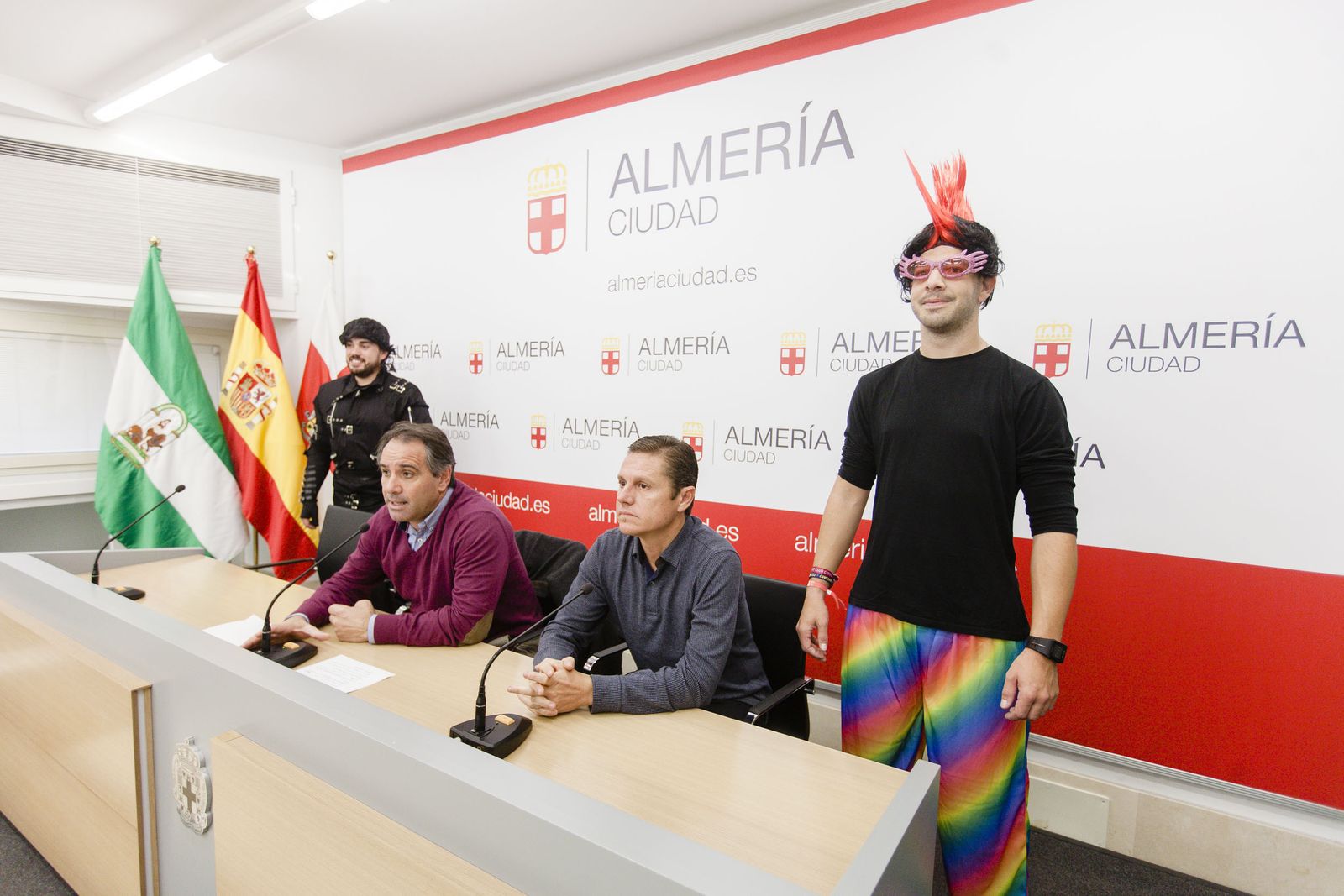 Presentación de la carrera por parte del concejal de Deportes y del presidente del CD Aqueatacamos.