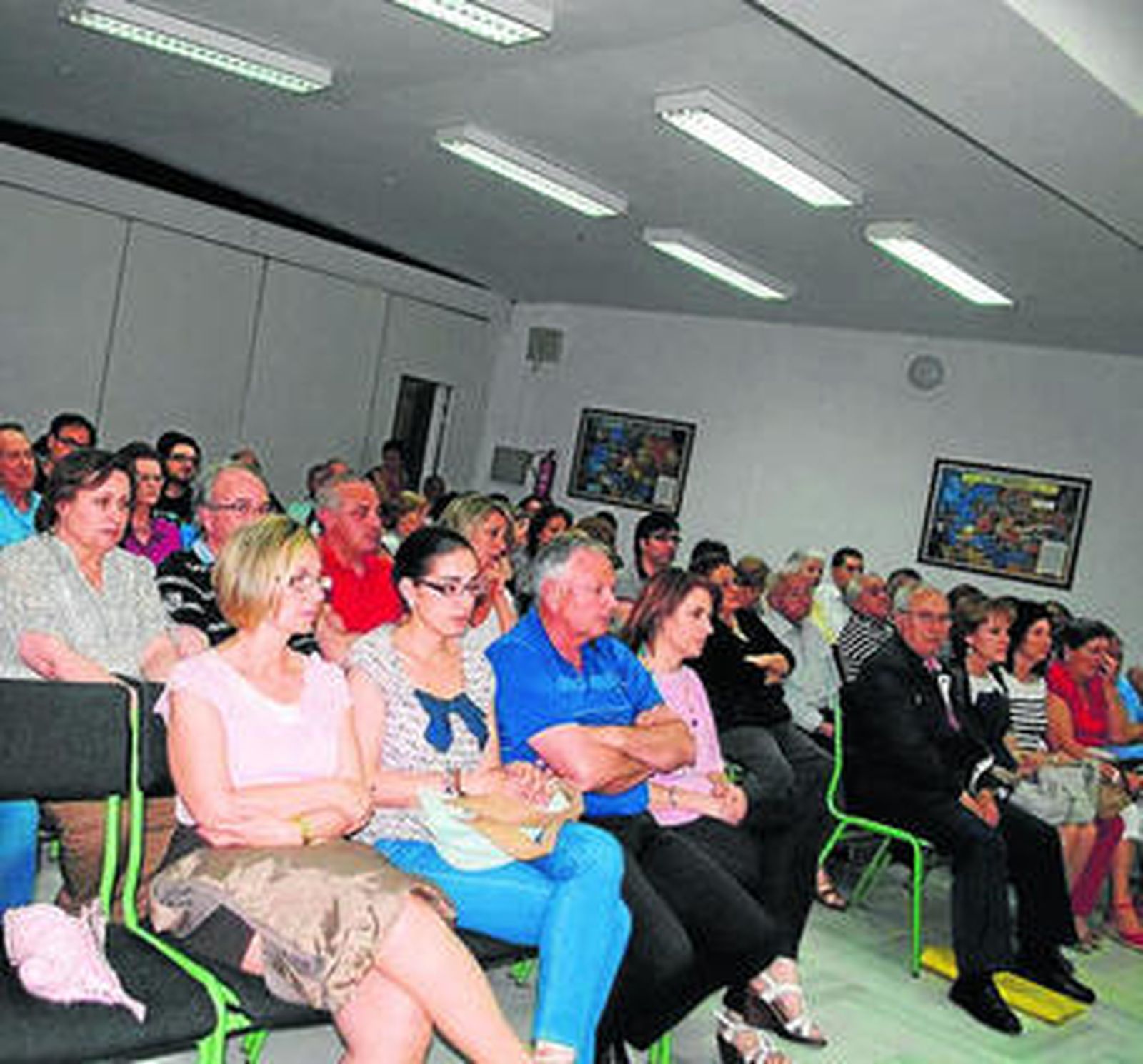 Los autores del libro estuvieron acompañados por el Delegado de Cultura y el alcalde local.