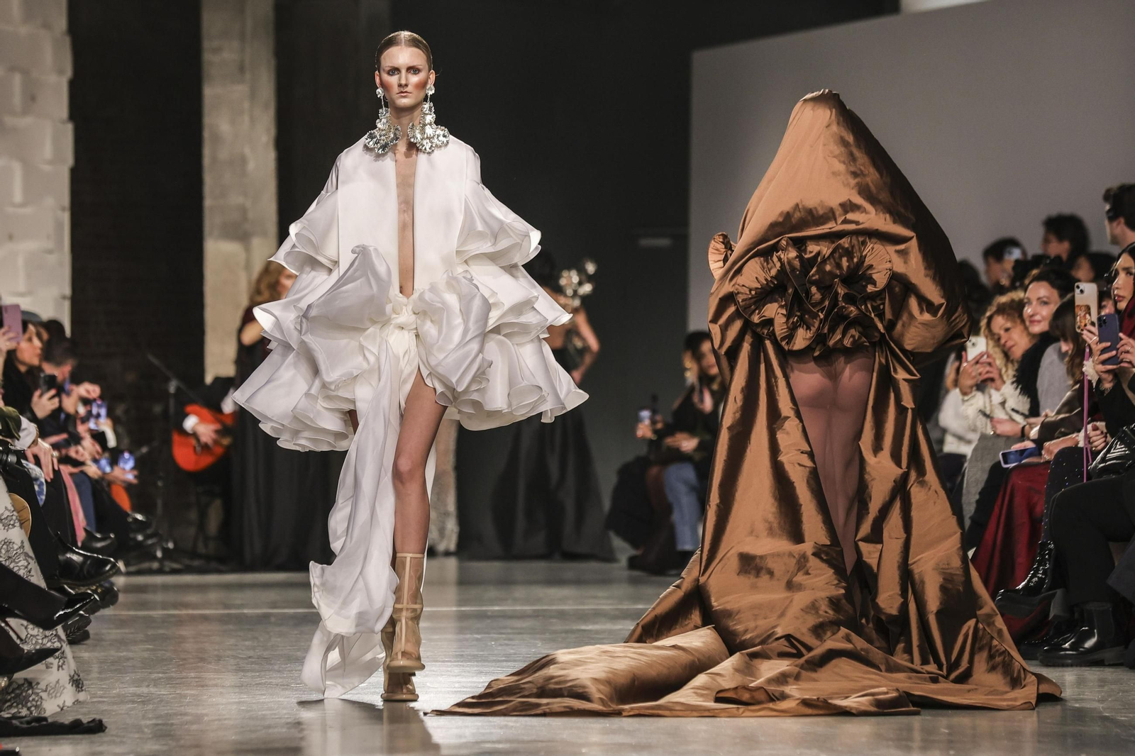 Las mejores imágenes del desfile de Juana Martín en París