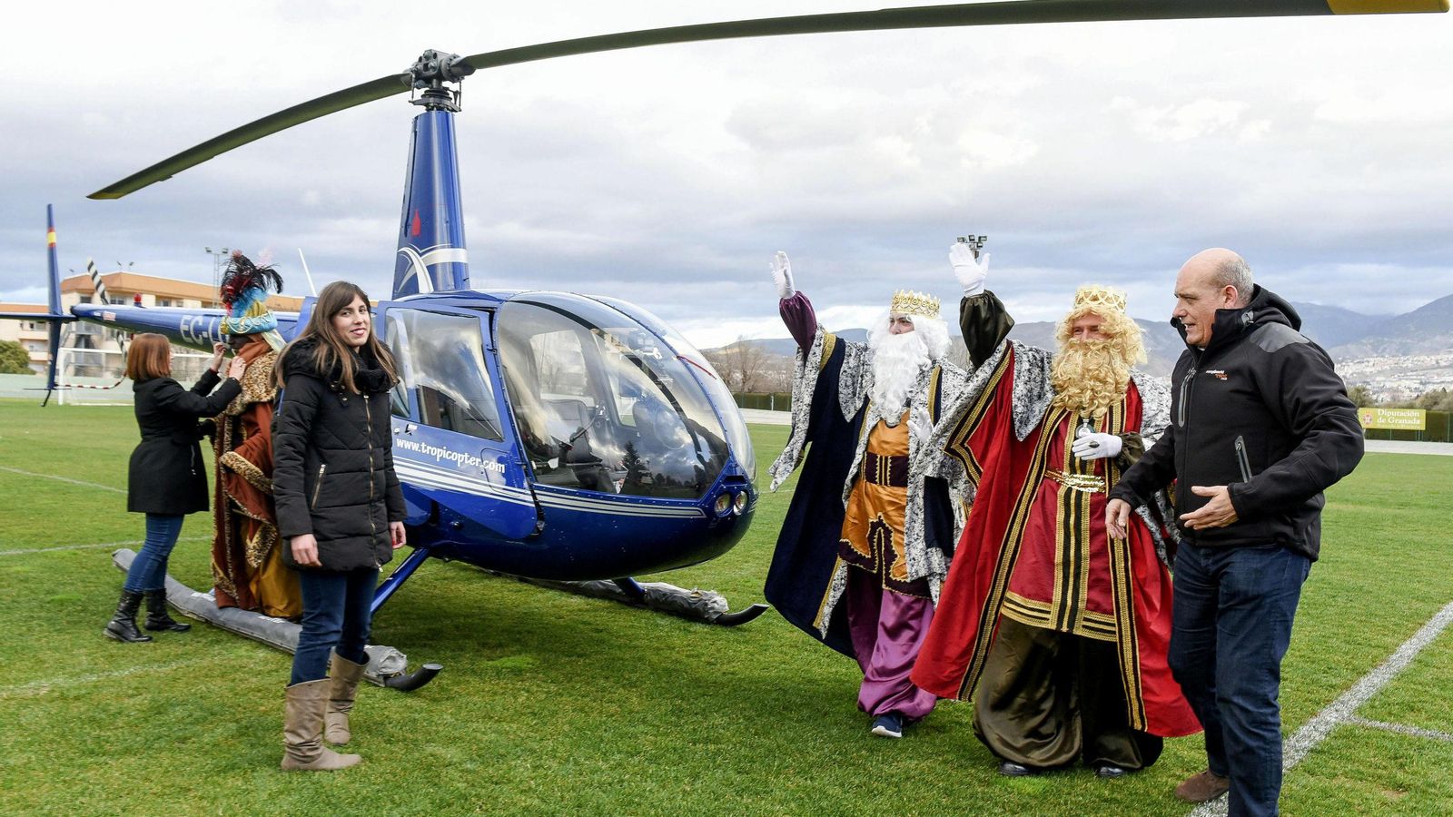 A Armilla llegan en helicóptero, como es tradición.