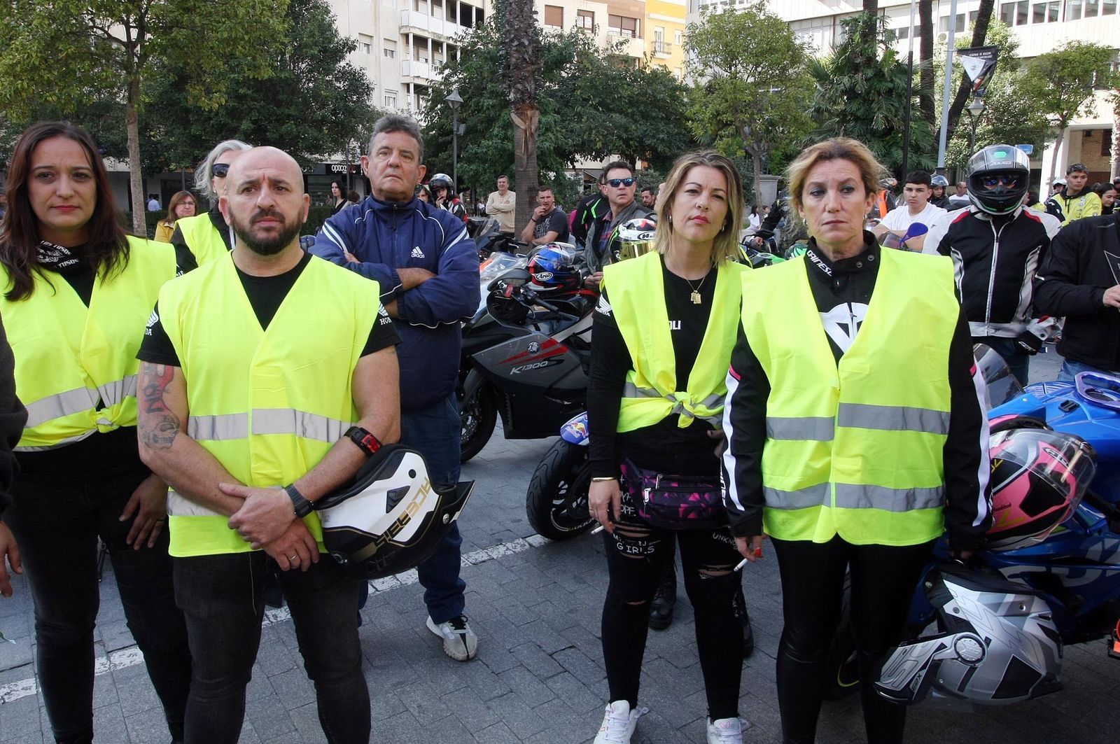 Imágenes de la concentración motera en memoria de Hugo Millán por las calles de Huelva