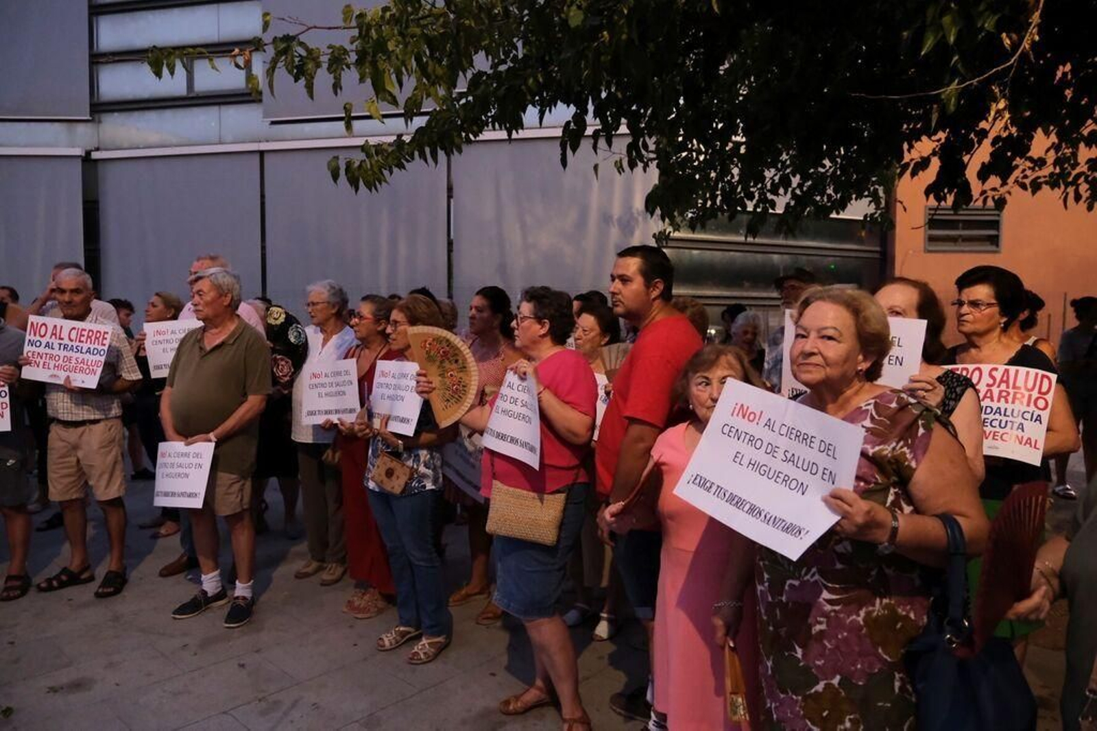 Protesta vecinal en El Higuerón por el traslado de los servicios médicos.