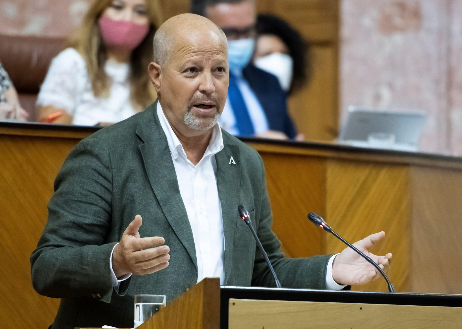 Javier Imbroda, durante una intervención en el pleno del Parlamento de Andalucía.